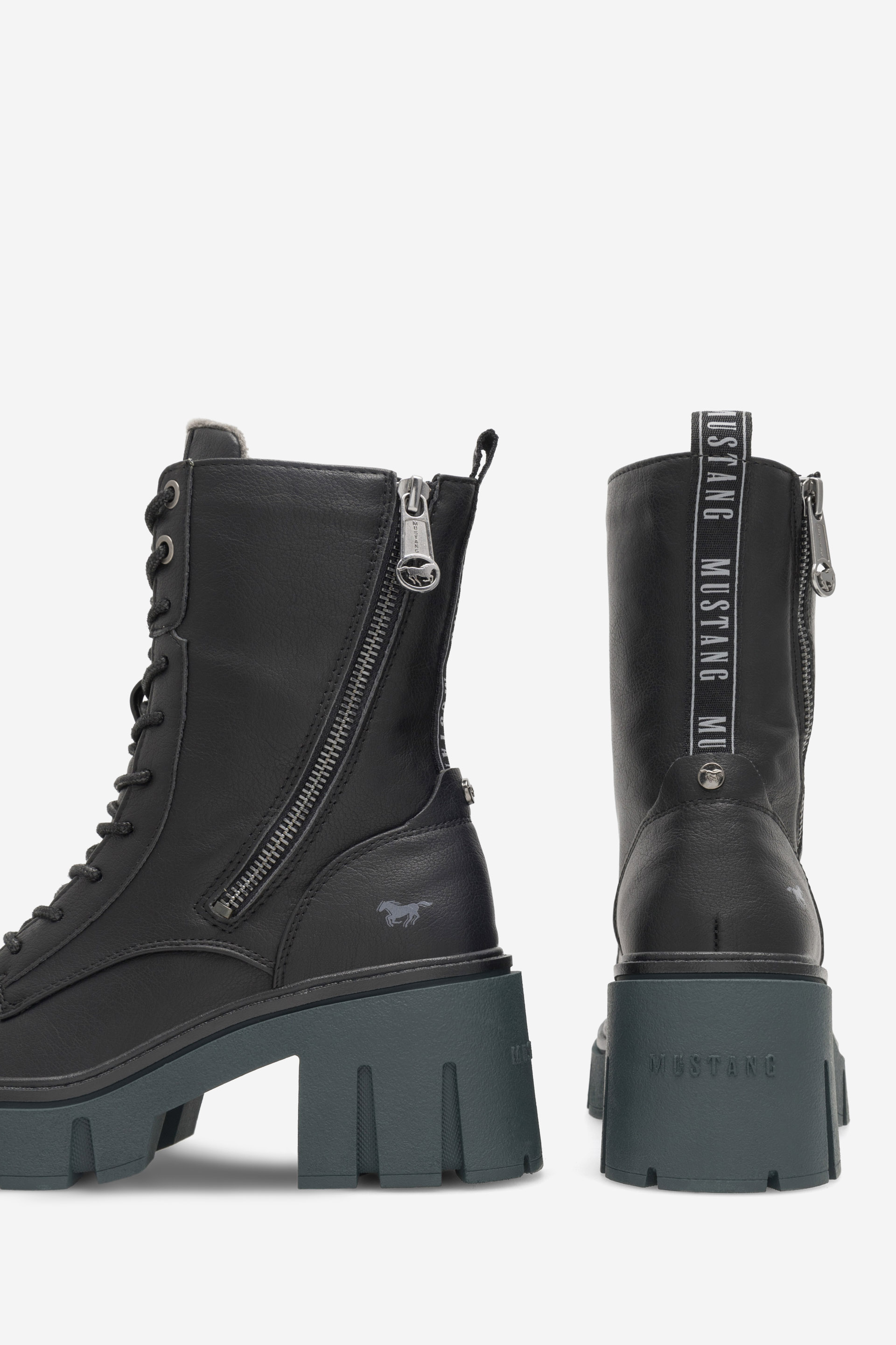 Šněrovací vyšší obuv ČERNÁ