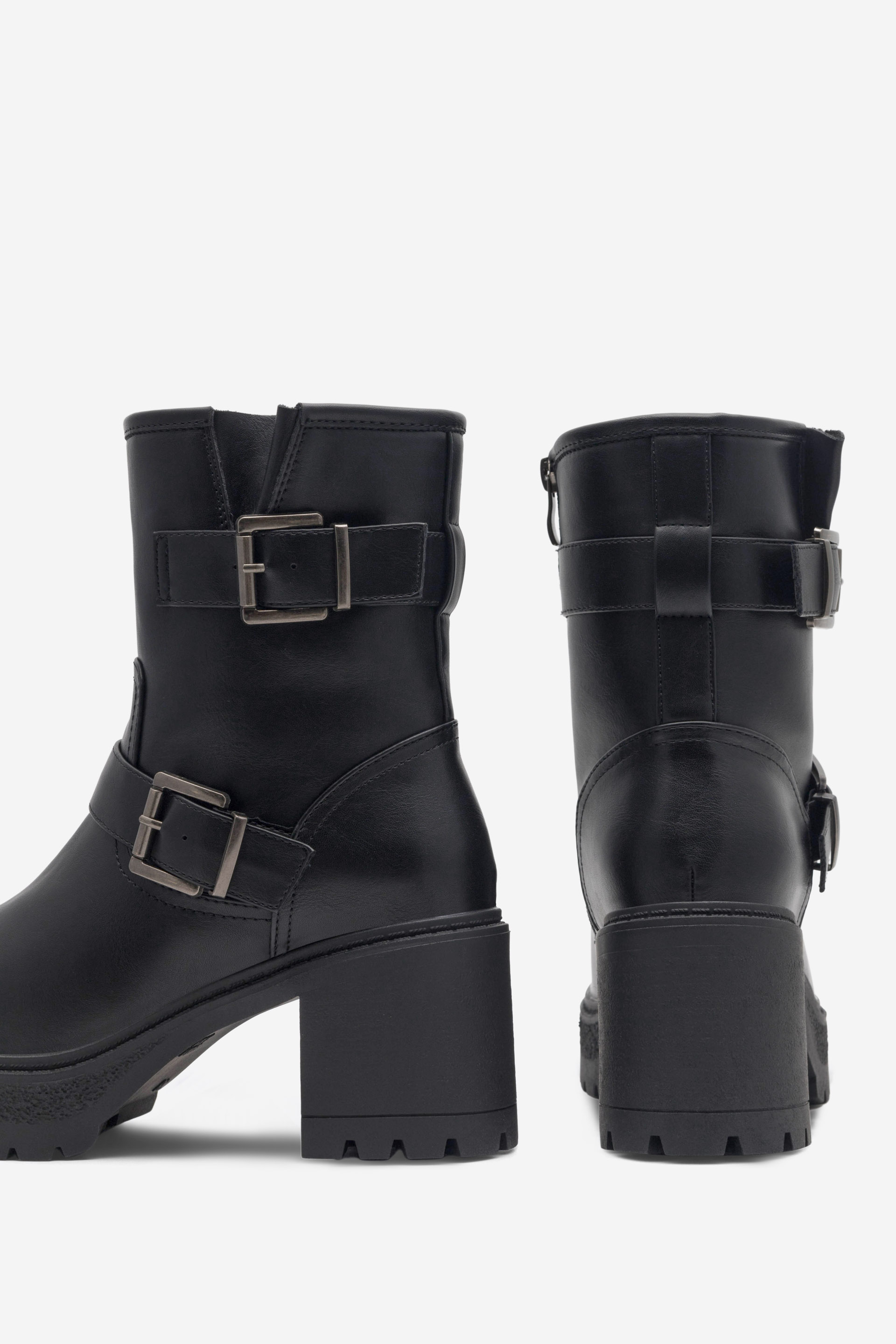 Kotníková obuv ČERNÁ