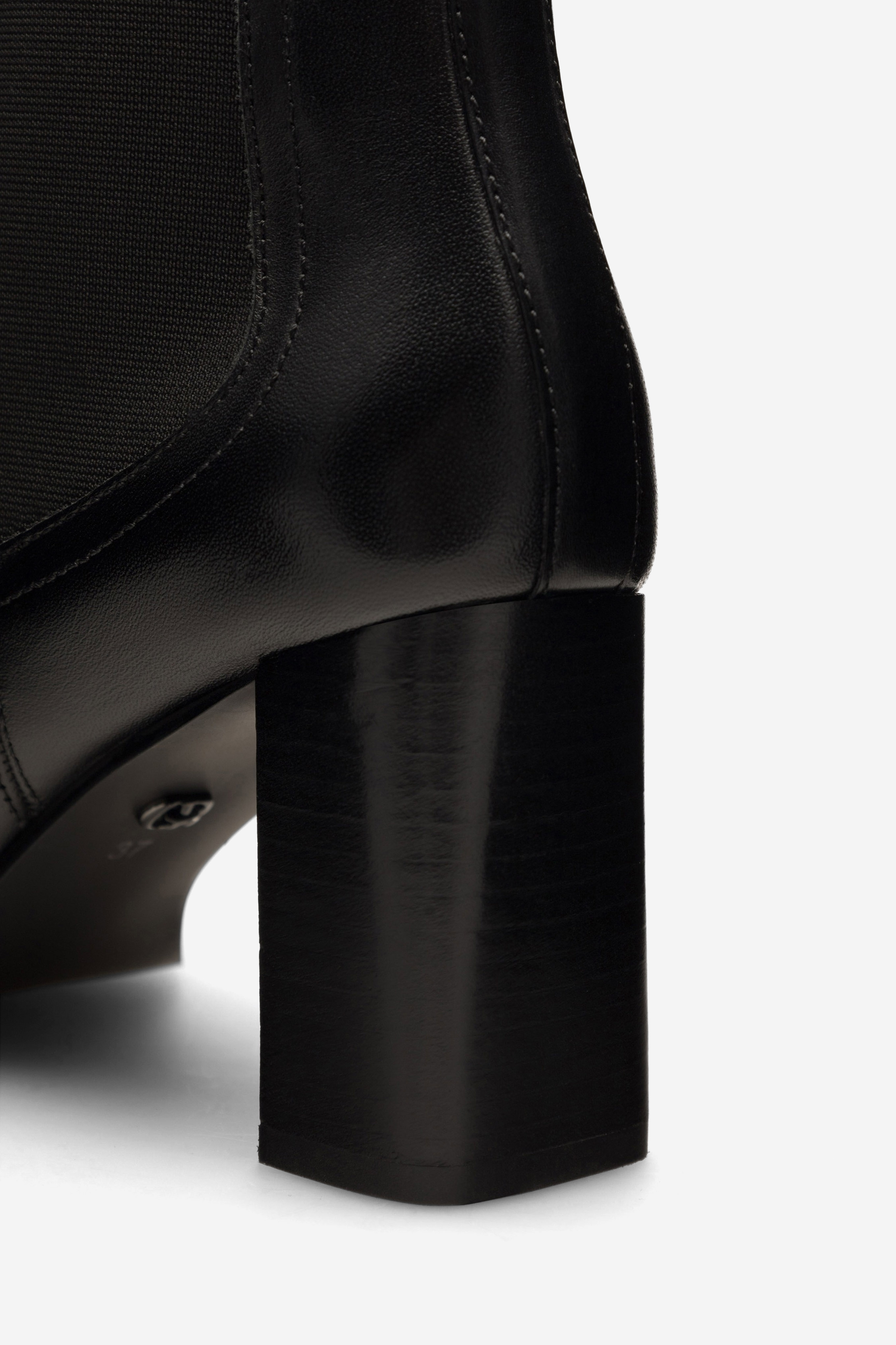 Kotníková obuv ČERNÁ