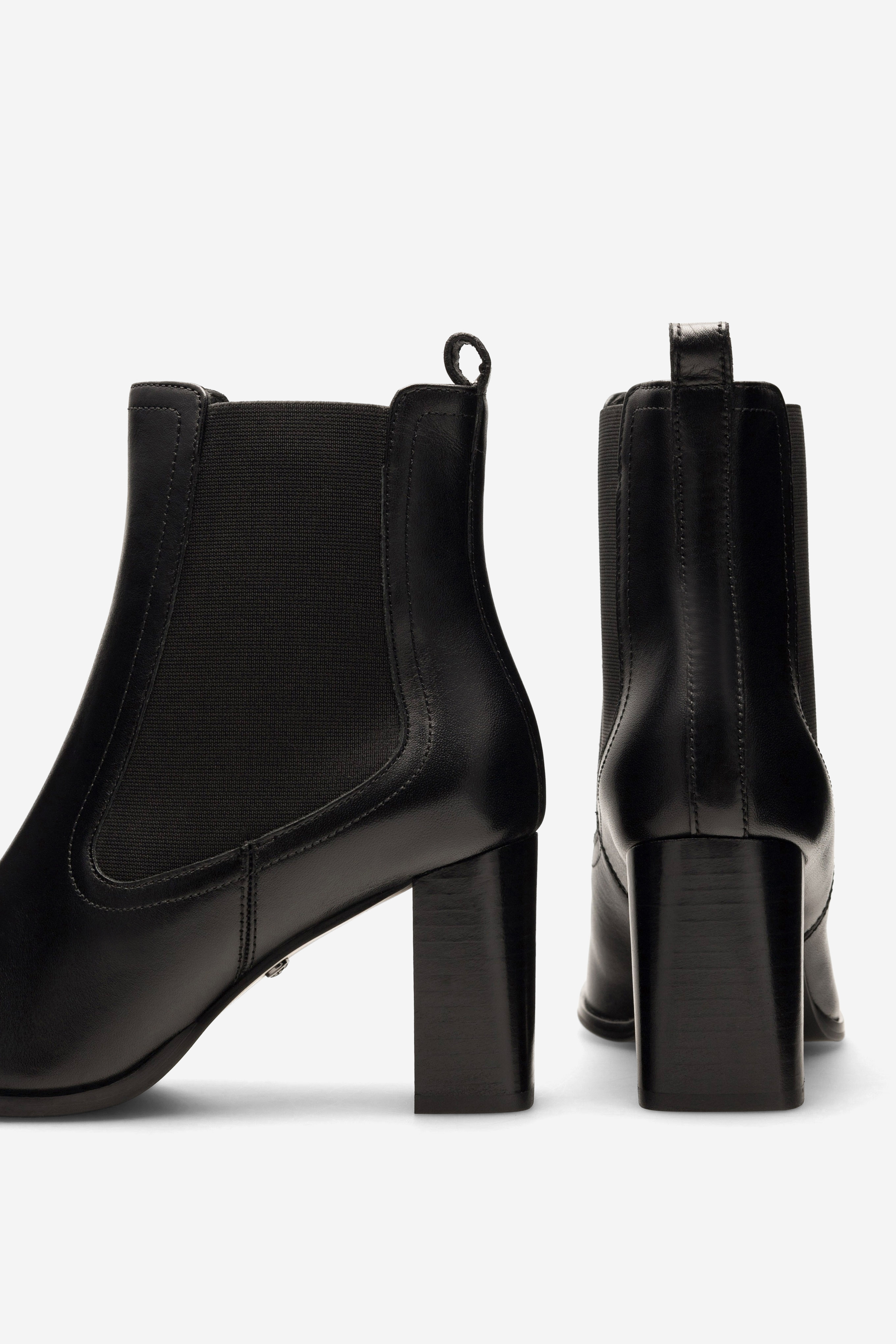 Kotníková obuv ČERNÁ