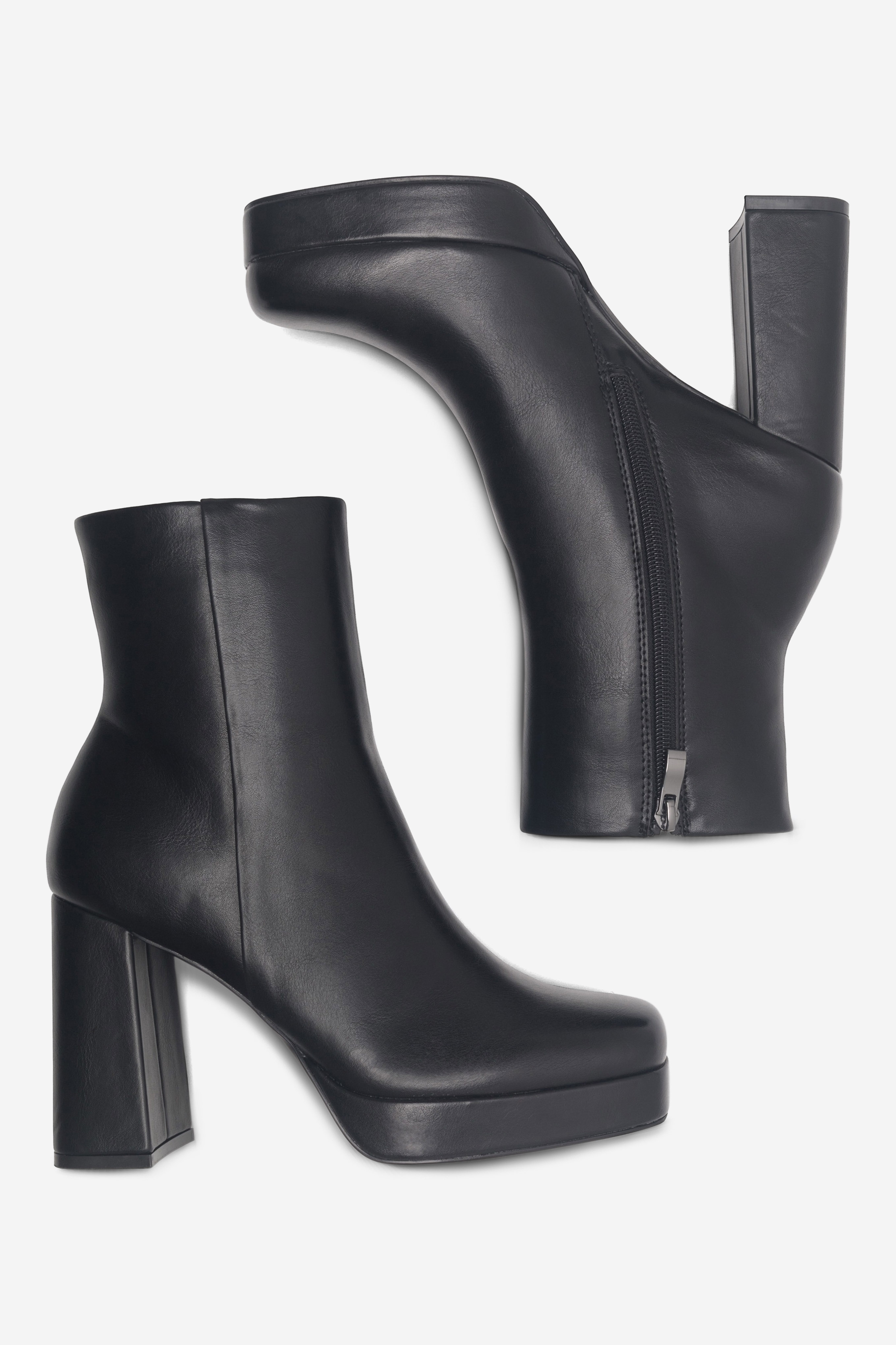 Kotníková obuv ČERNÁ