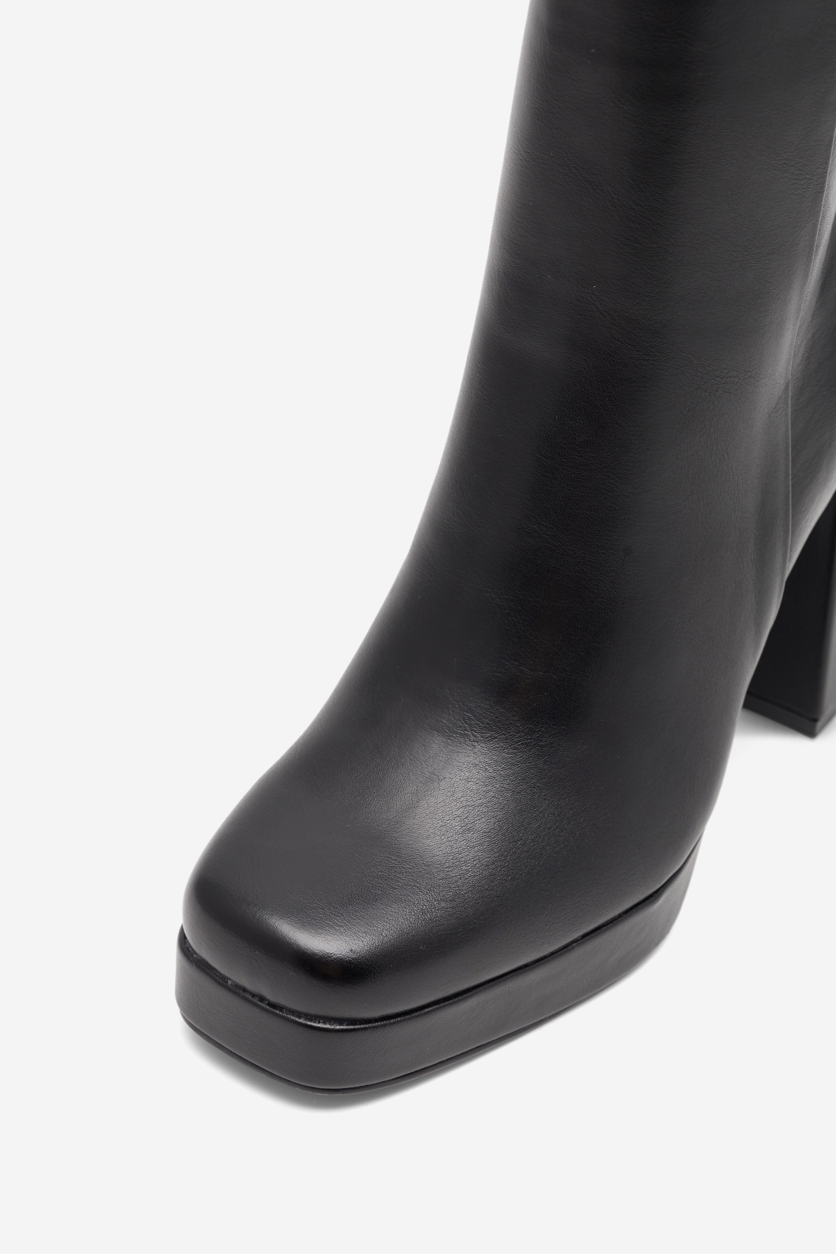 Kotníková obuv ČERNÁ