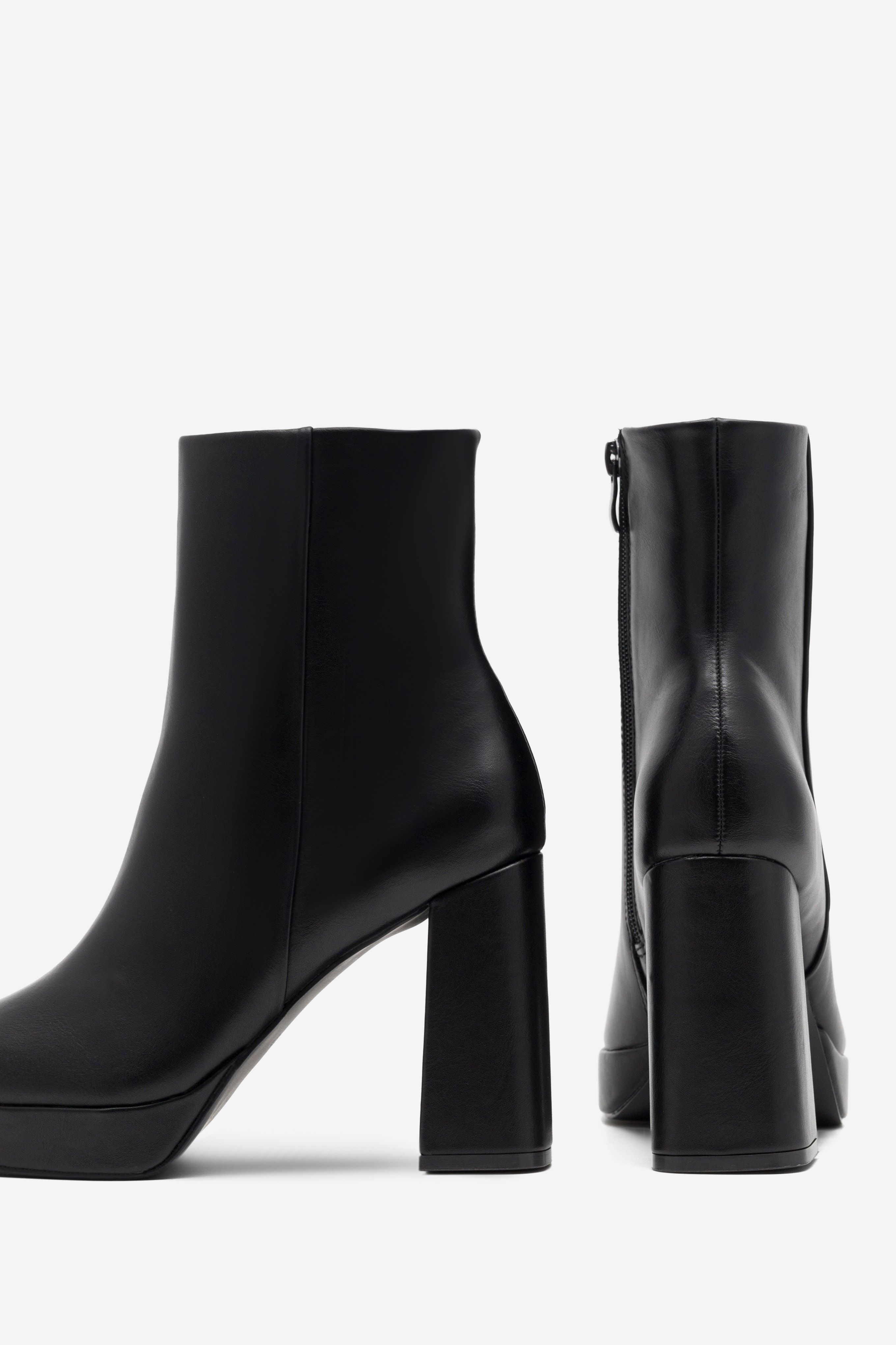 Kotníková obuv ČERNÁ