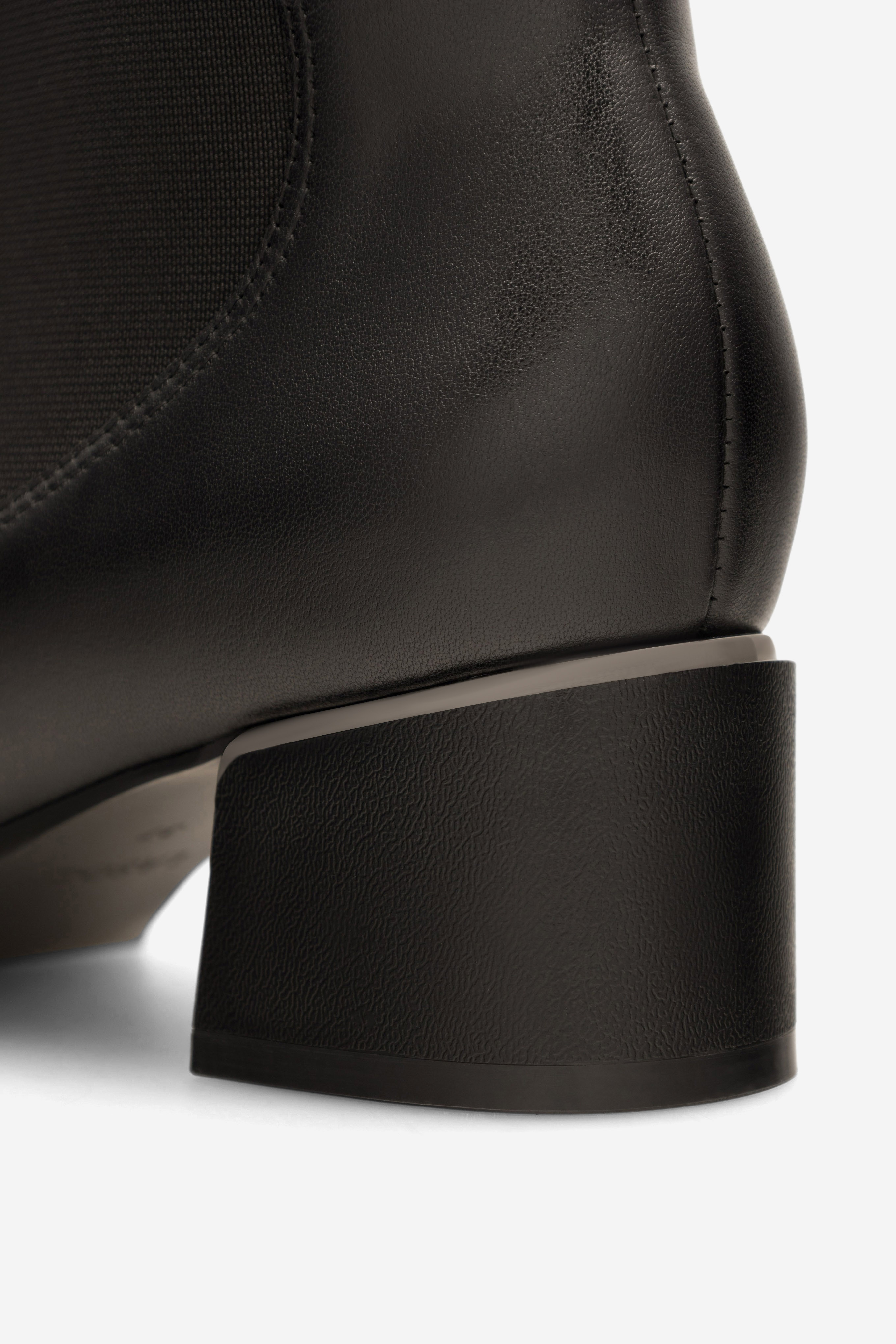 Kotníková obuv ČERNÁ