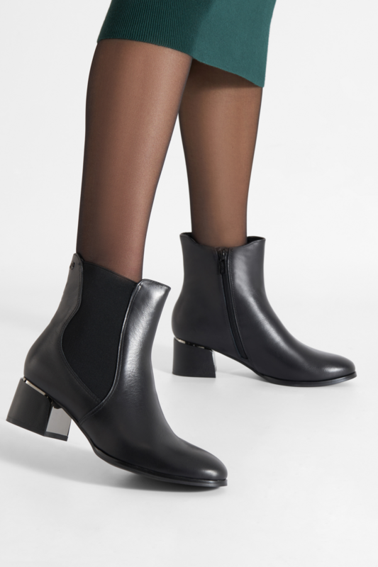 Kotníková obuv ČERNÁ