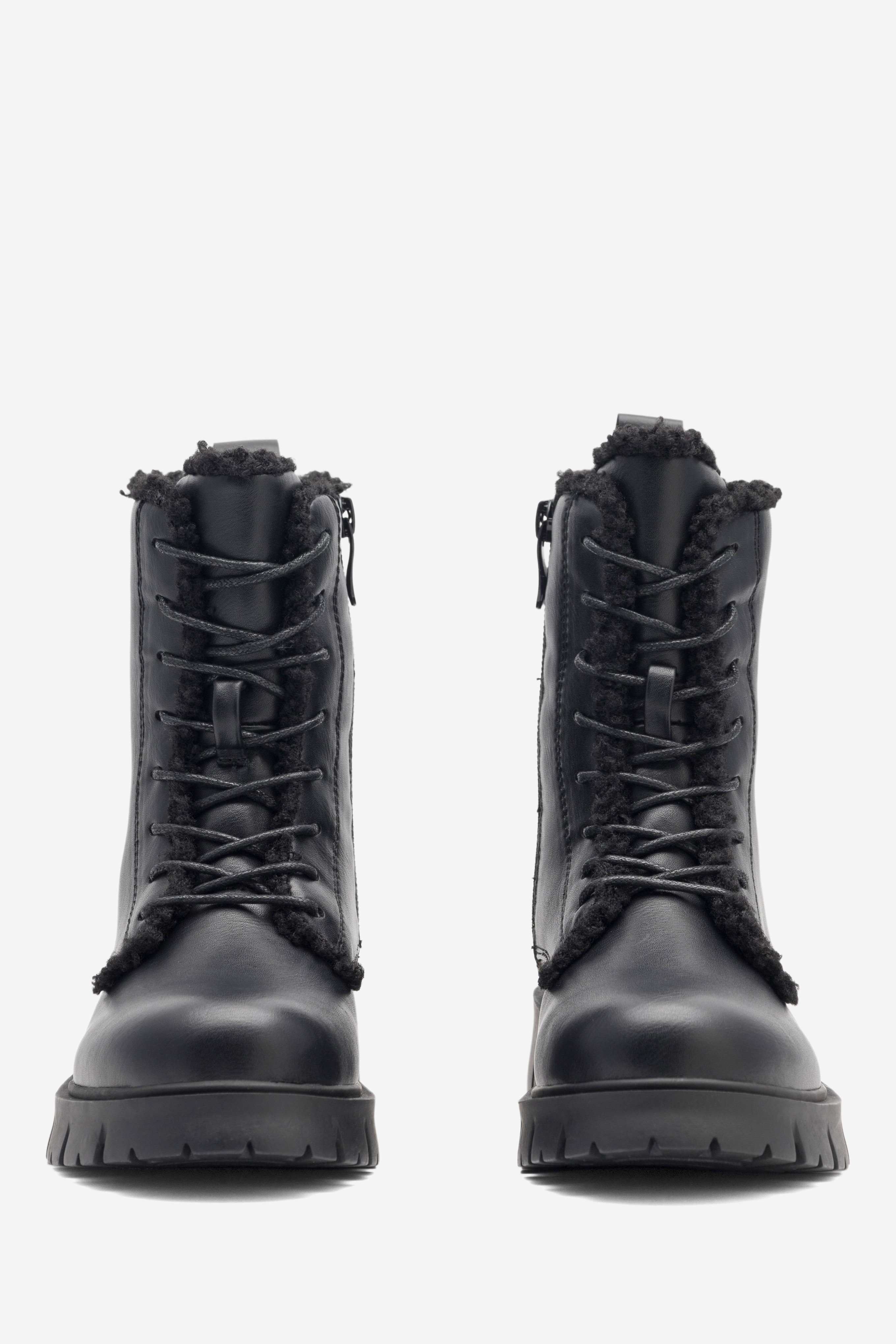 Gležnjarji z vezalkami Črna