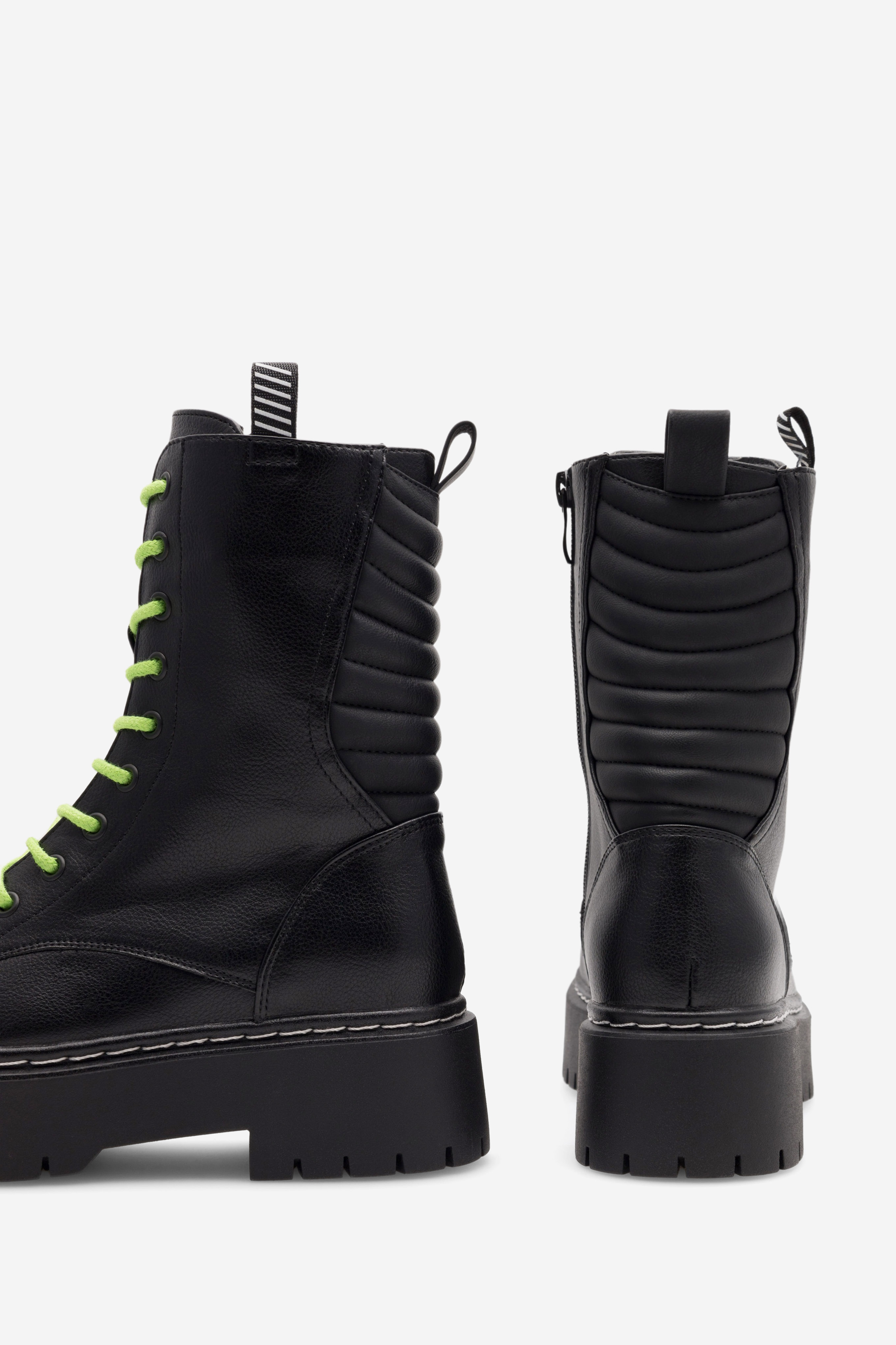 Šněrovací vyšší obuv ČERNÁ