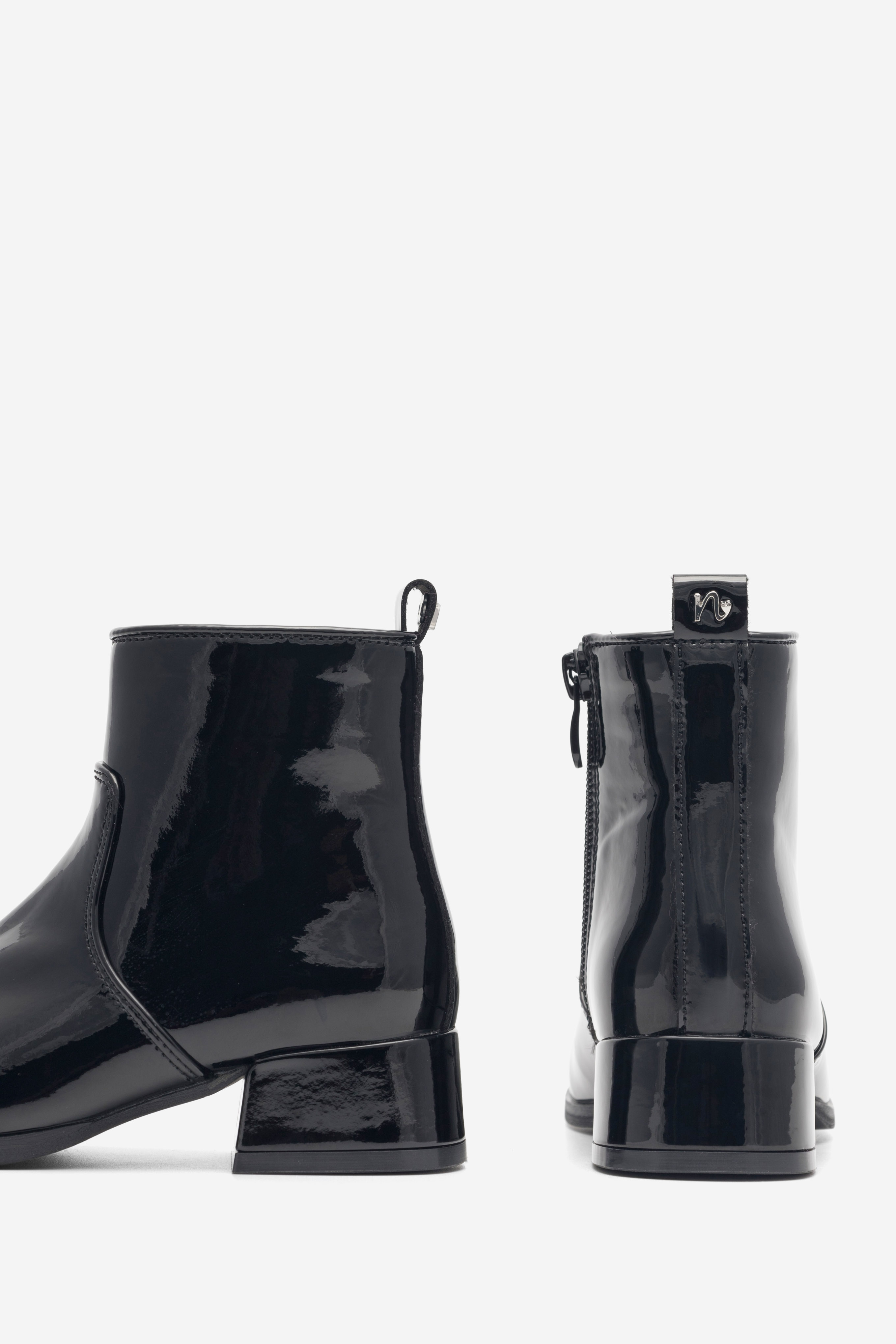 Kotníková obuv ČERNÁ