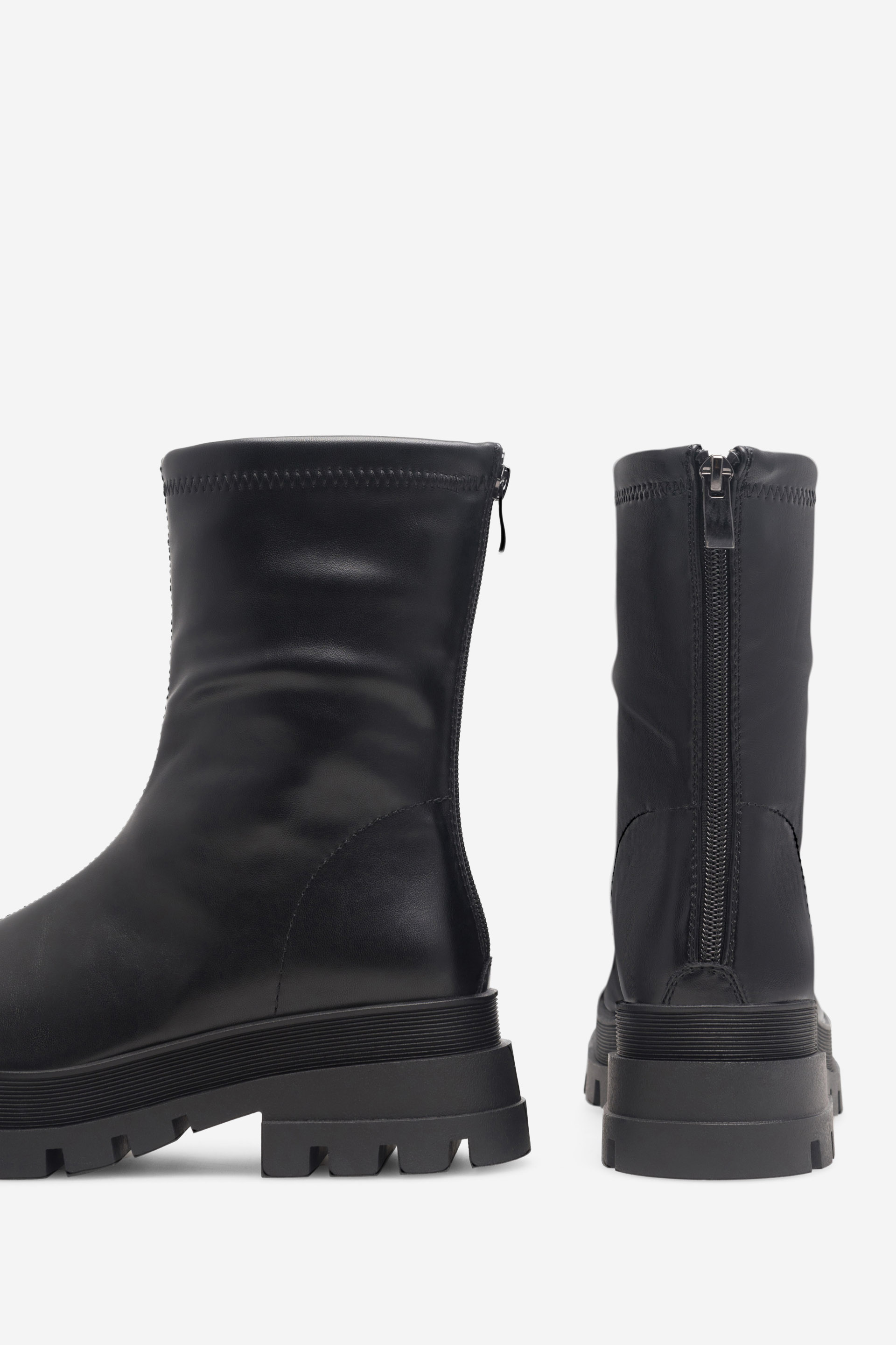 Kotníková obuv ČERNÁ