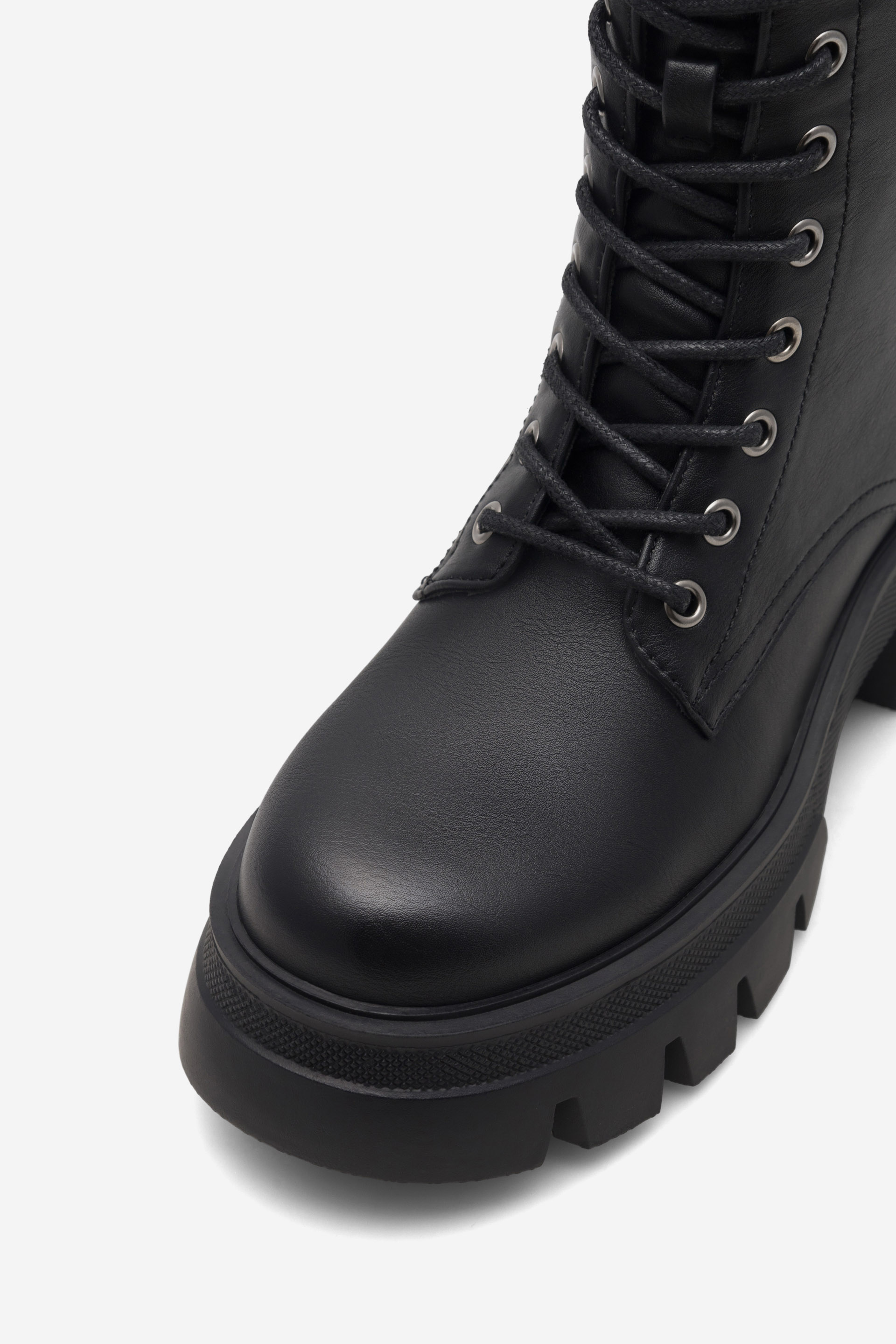 Šněrovací vyšší obuv ČERNÁ