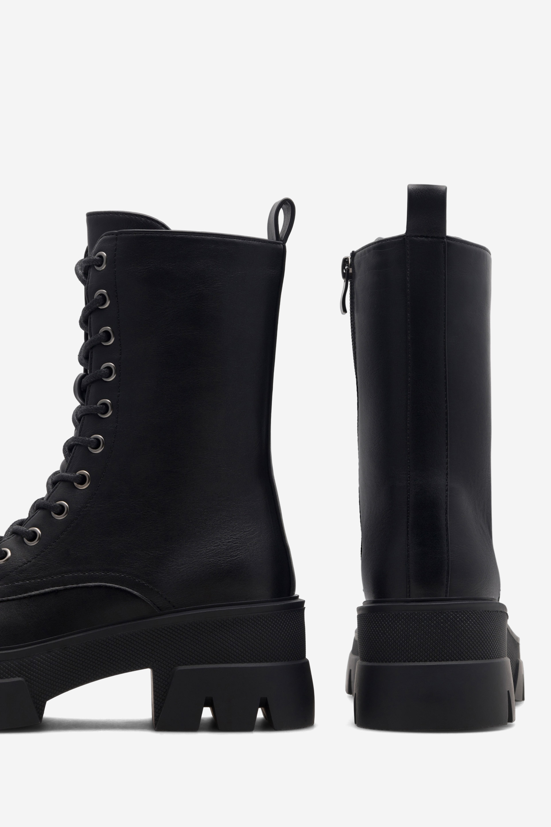 Šněrovací vyšší obuv ČERNÁ