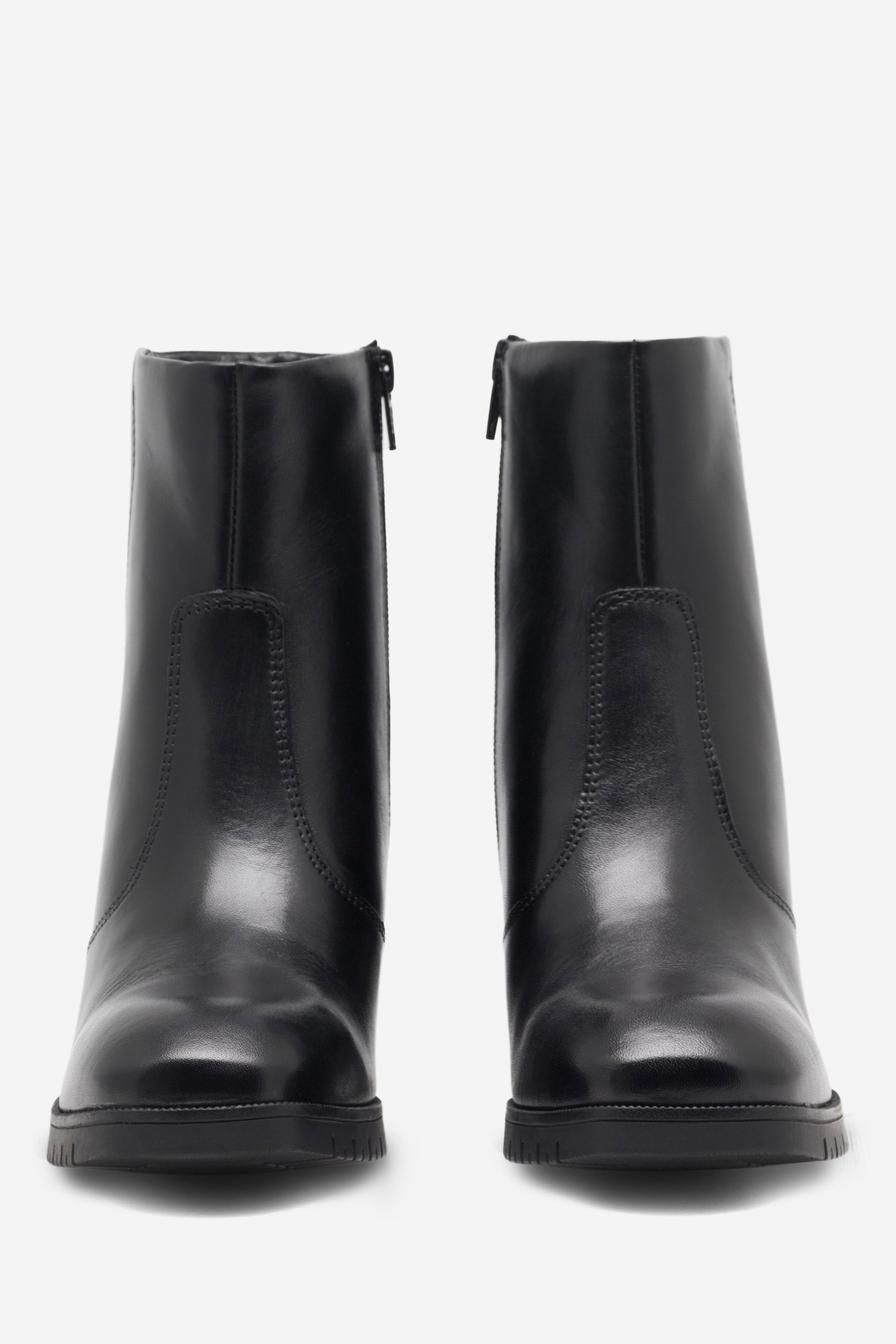 Kotníková obuv ČERNÁ