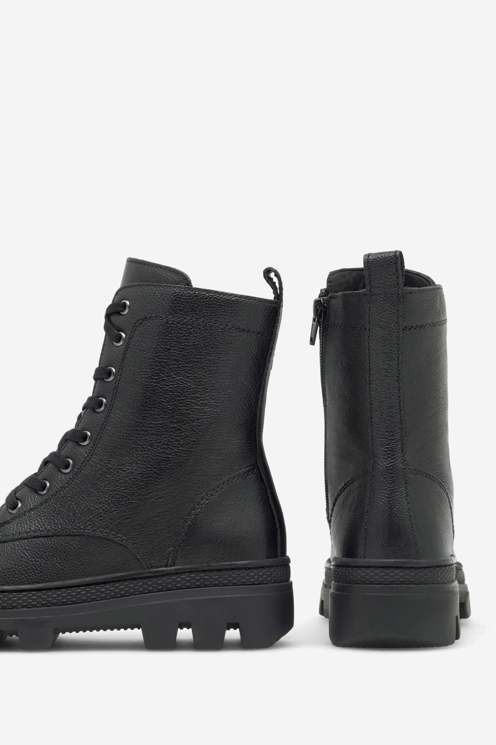 Šněrovací vyšší obuv ČERNÁ