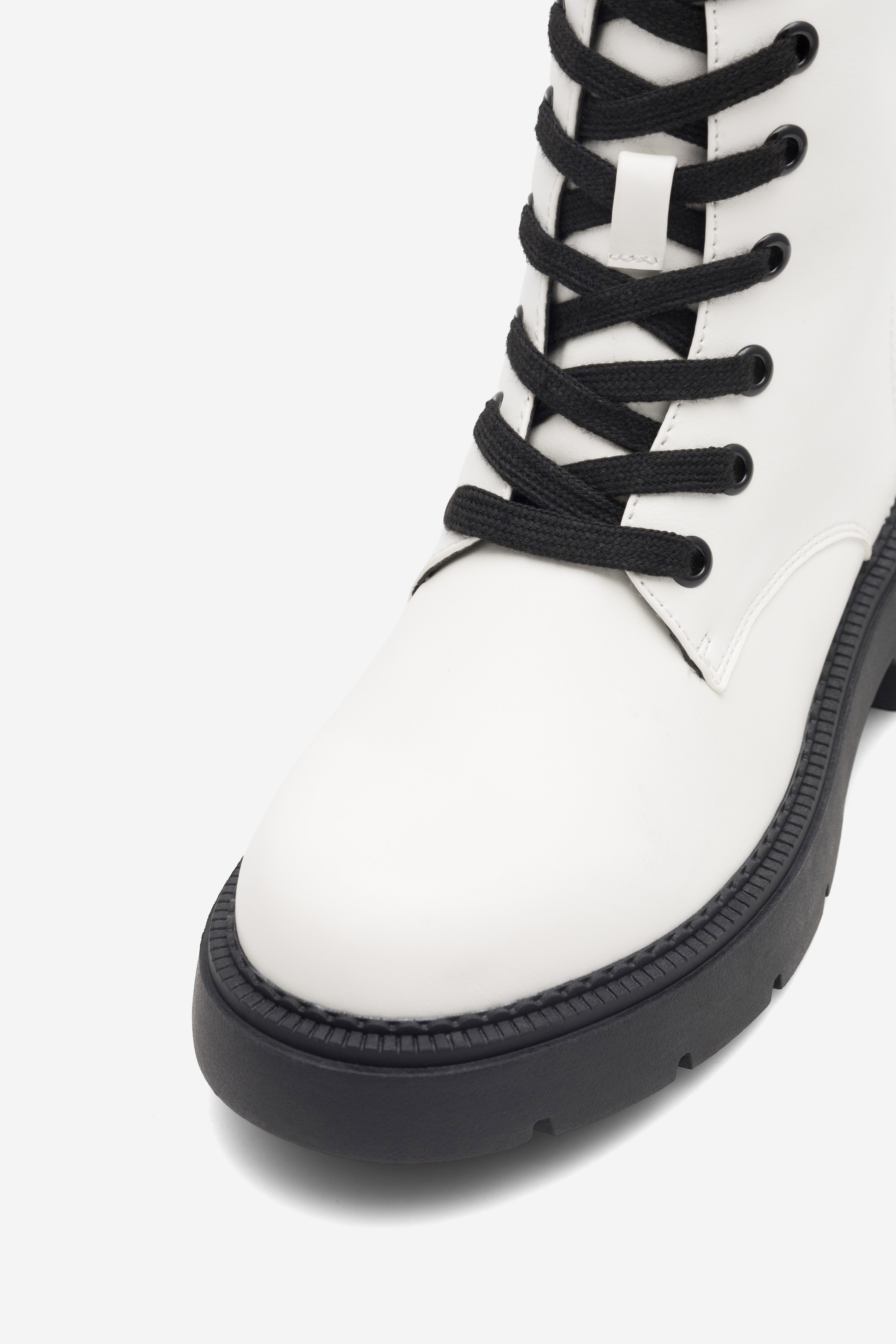 Šněrovací vyšší obuv BÍLÁ