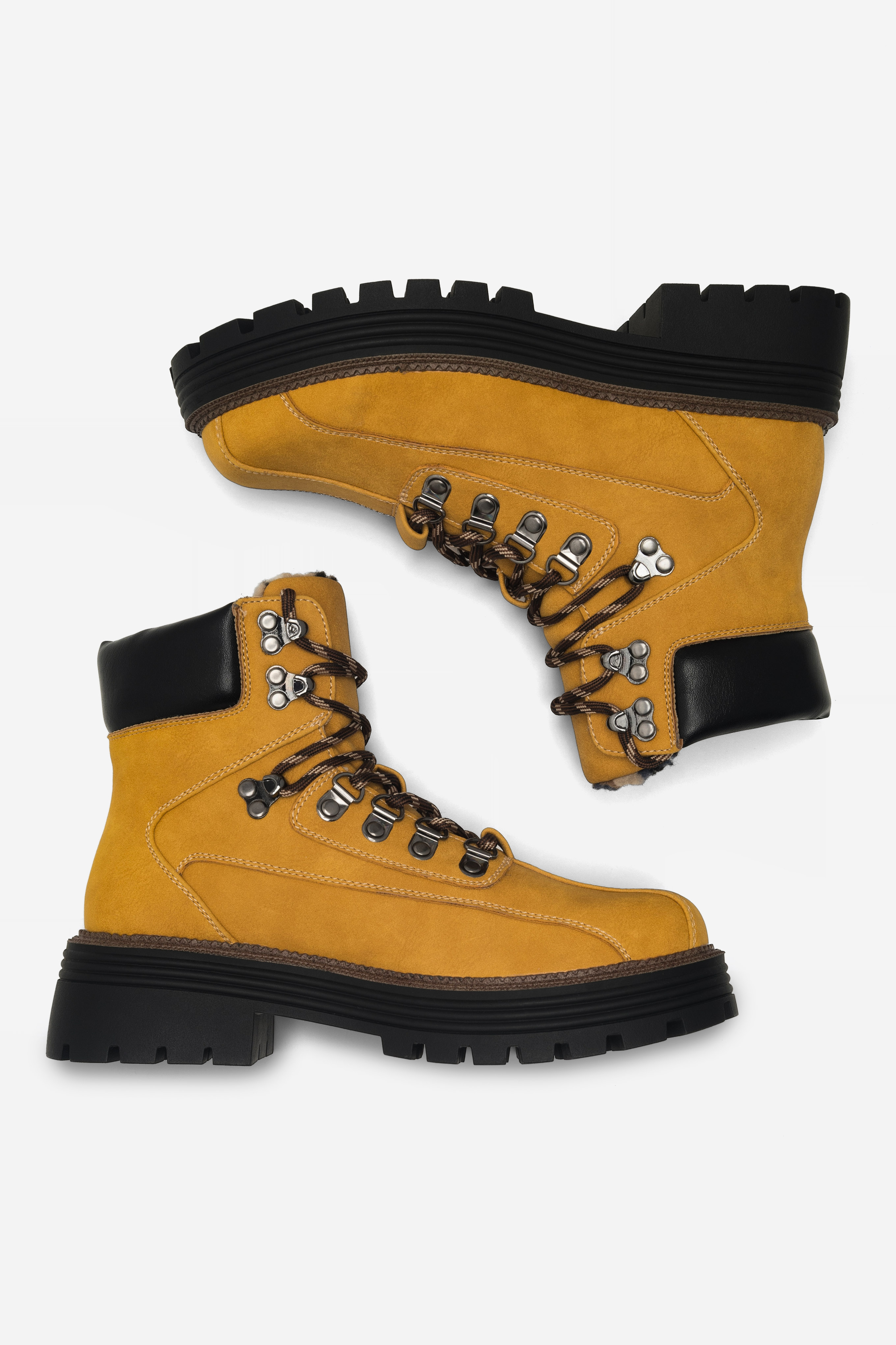 Šněrovací vyšší obuv CAMEL