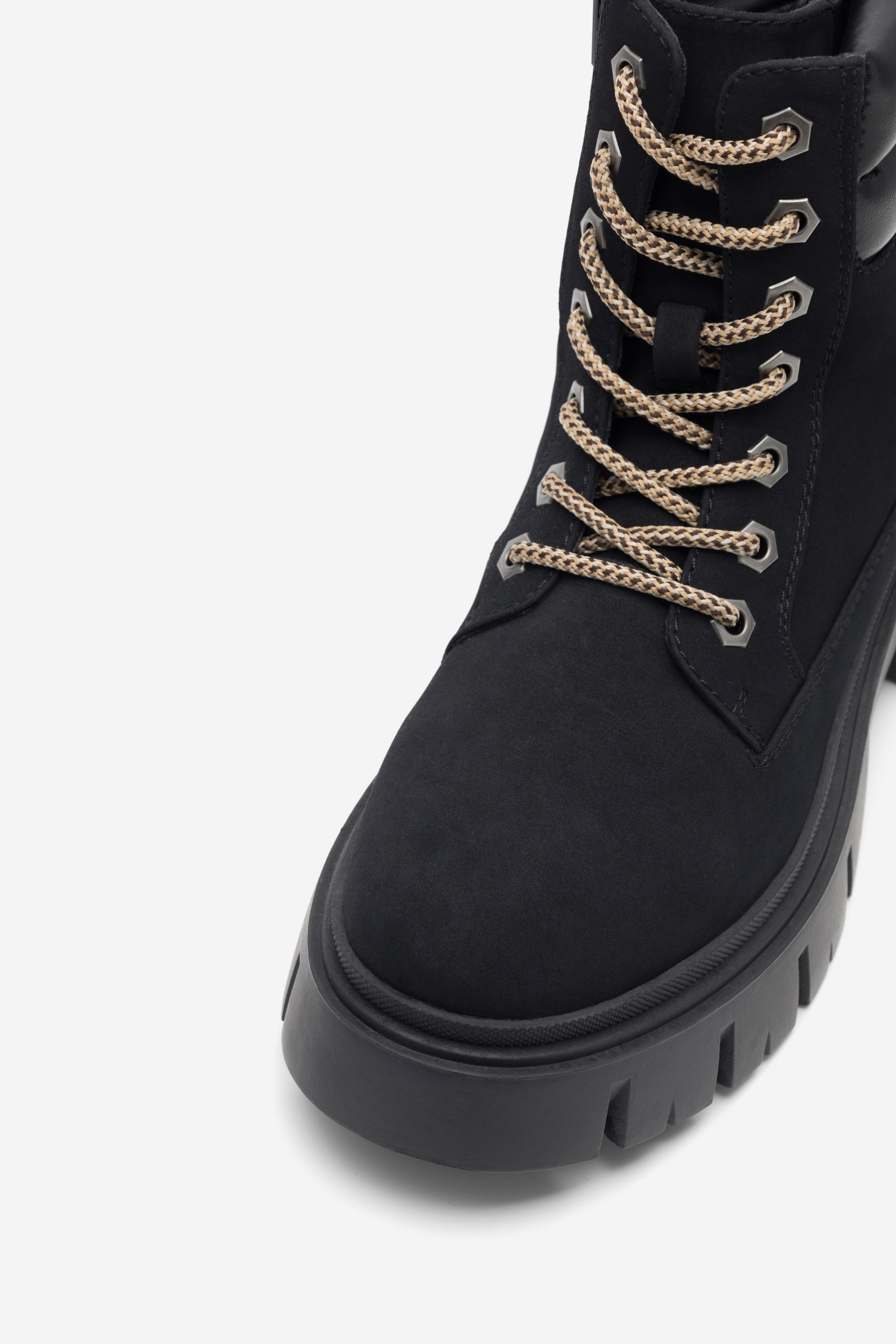 Šněrovací vyšší obuv ČERNÁ