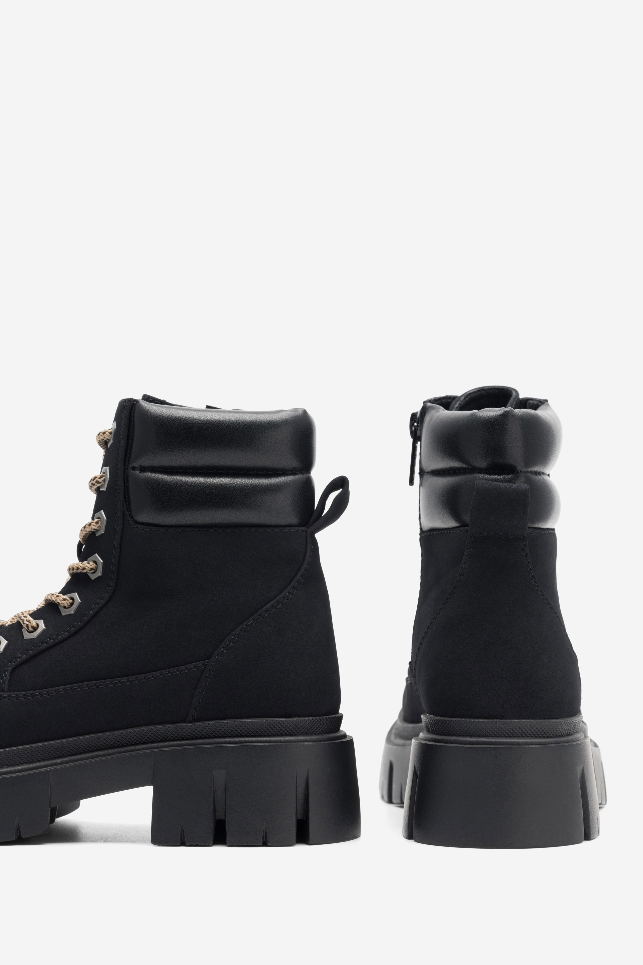 Šněrovací vyšší obuv ČERNÁ