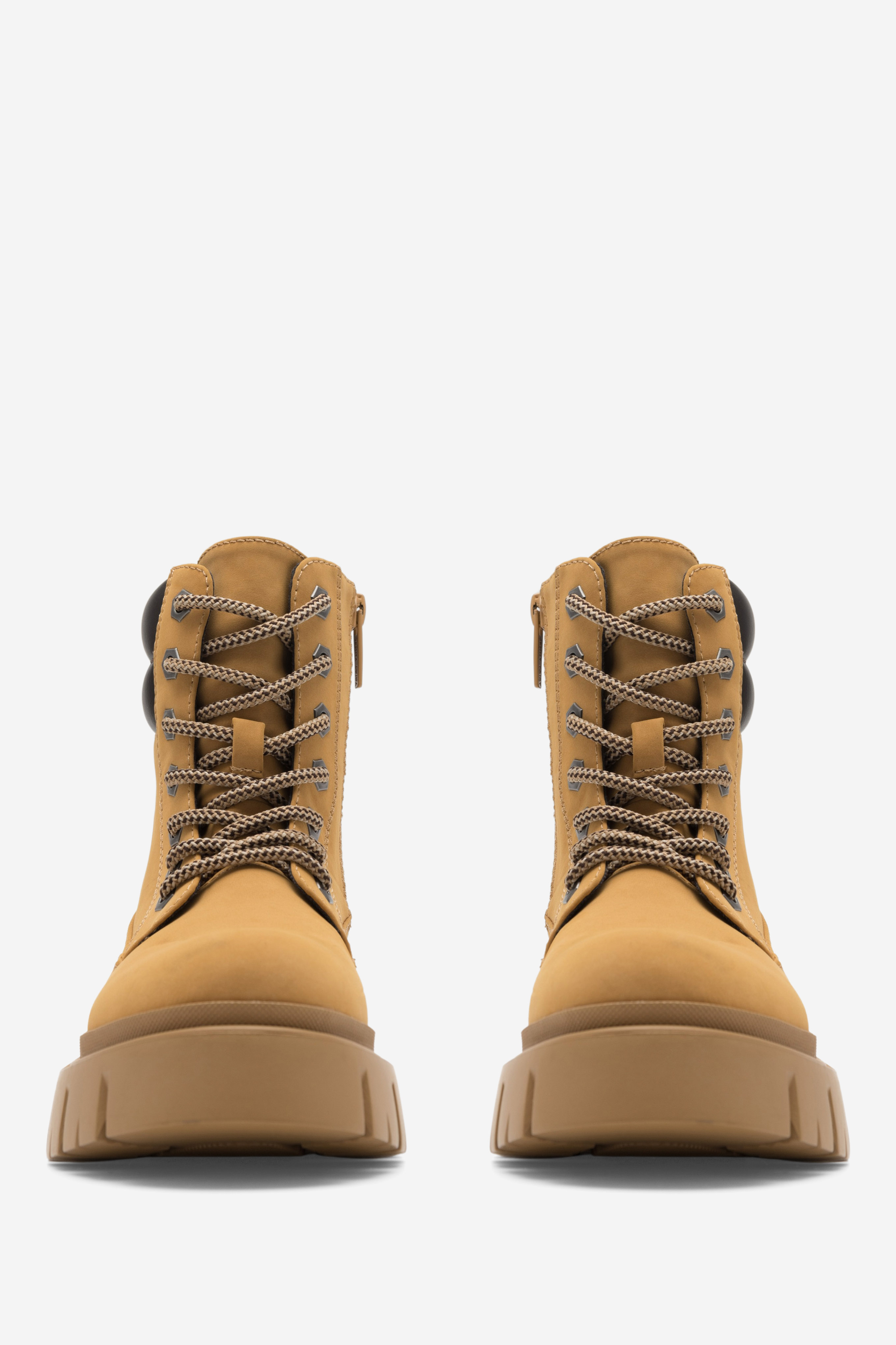 Šněrovací vyšší obuv CAMEL