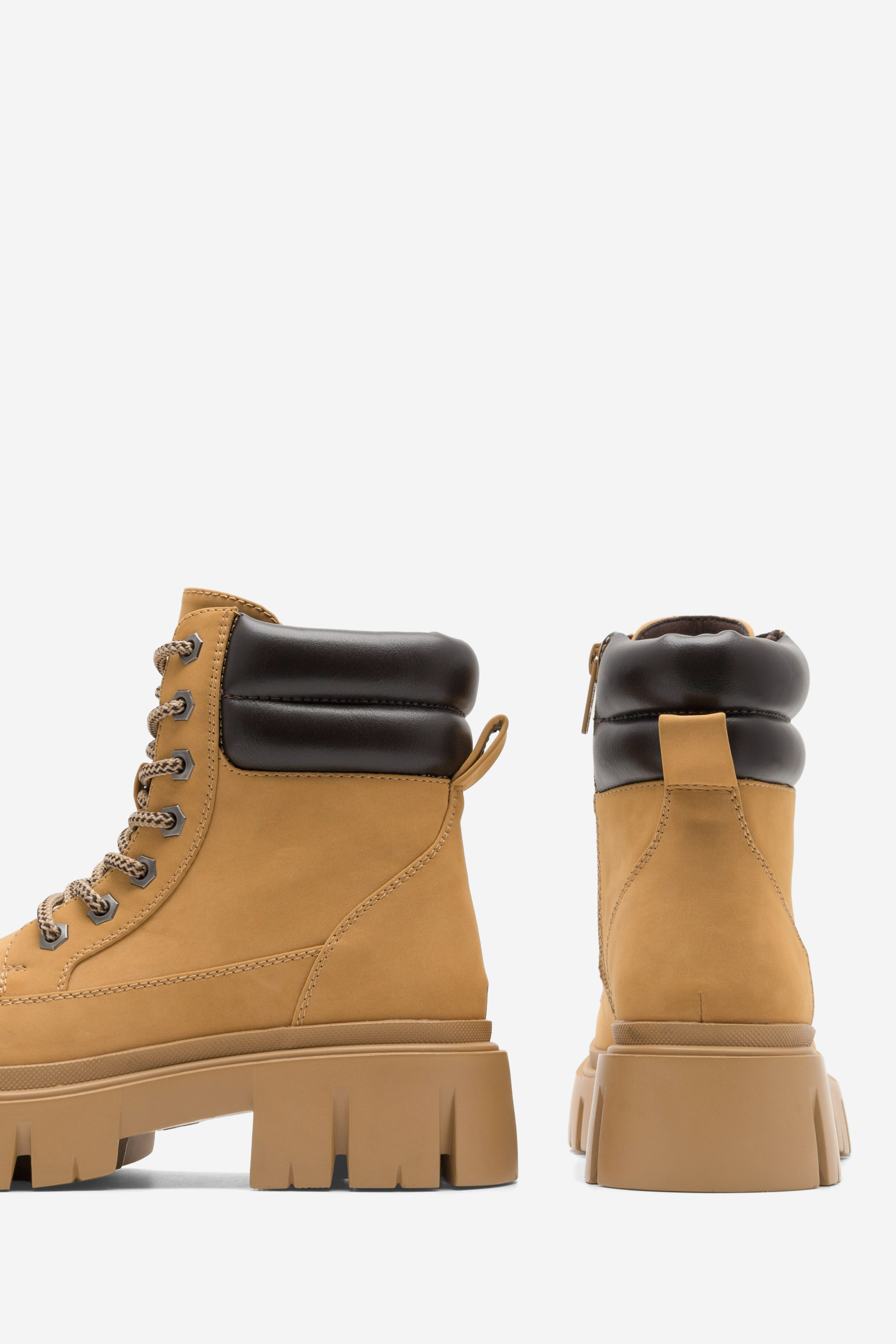 Šněrovací vyšší obuv CAMEL