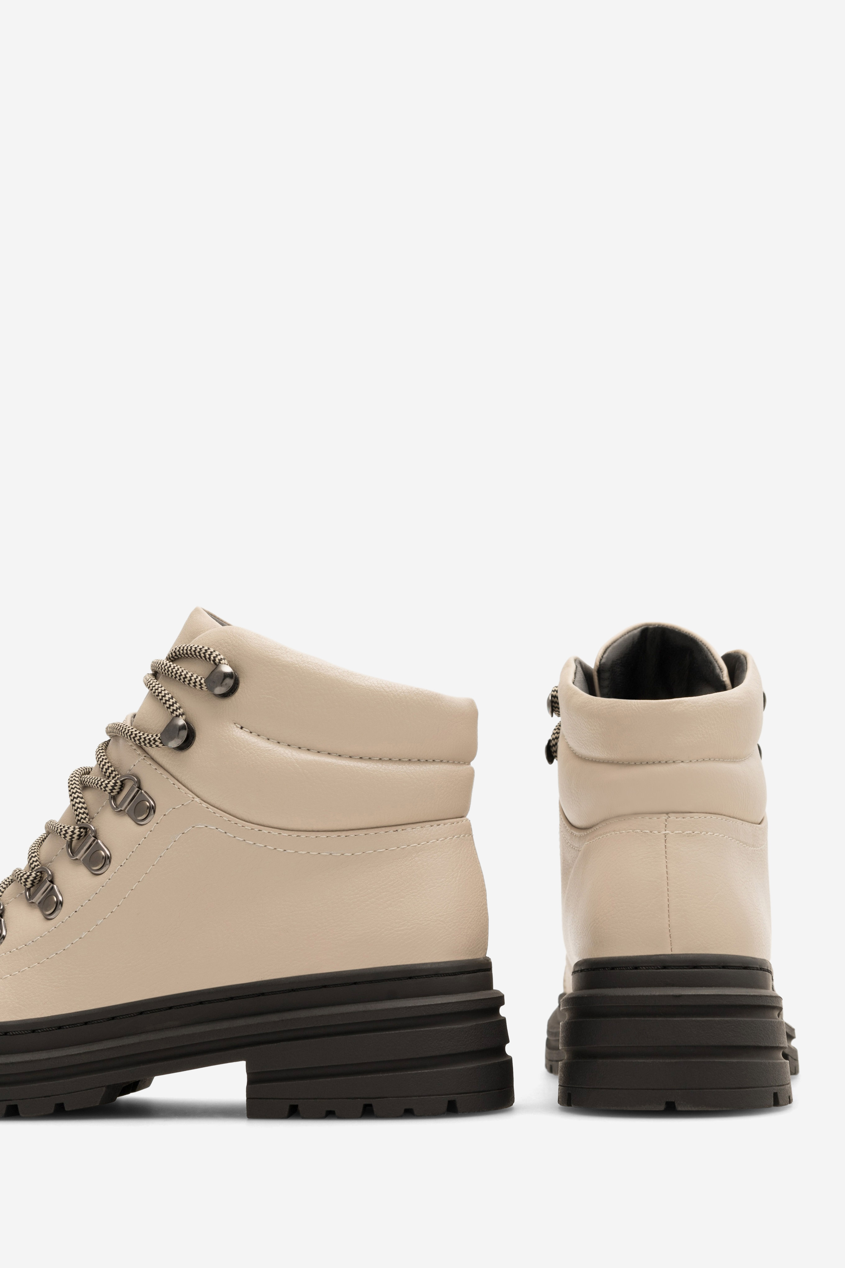 Šněrovací vyšší obuv BÉŽOVÁ