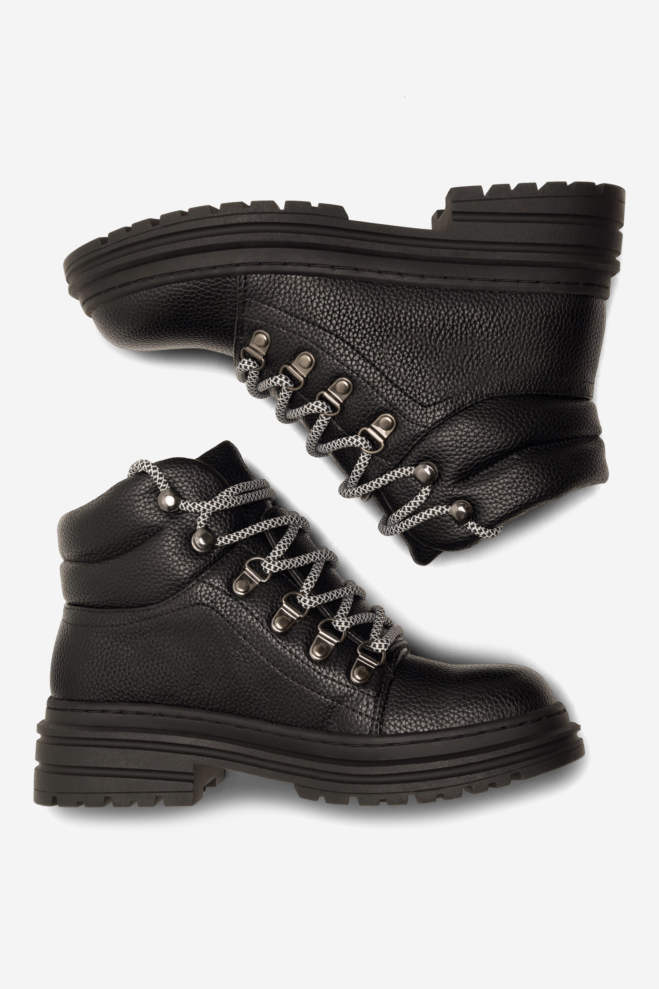 Šněrovací vyšší obuv ČERNÁ