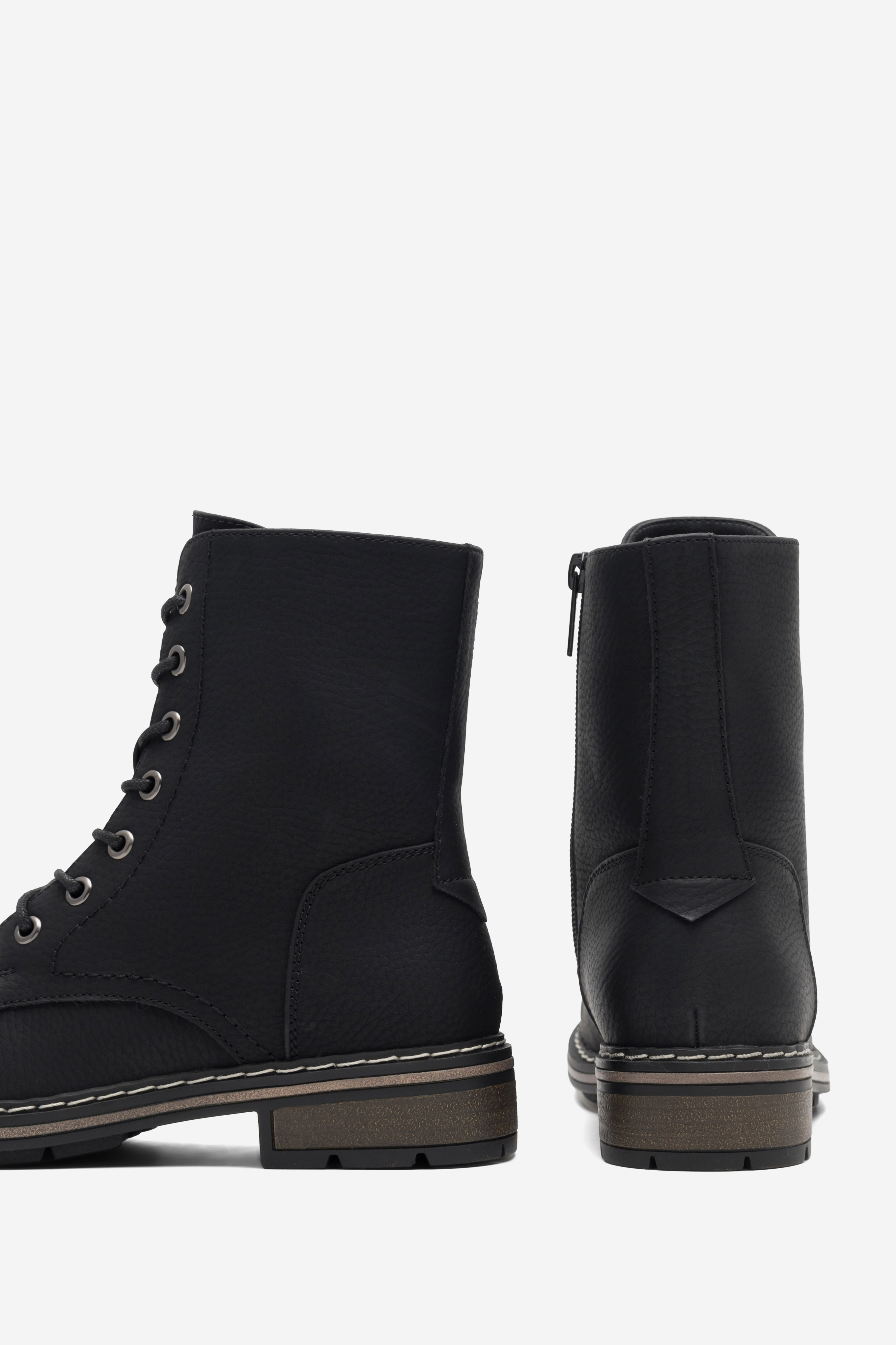 Šněrovací vyšší obuv ČERNÁ