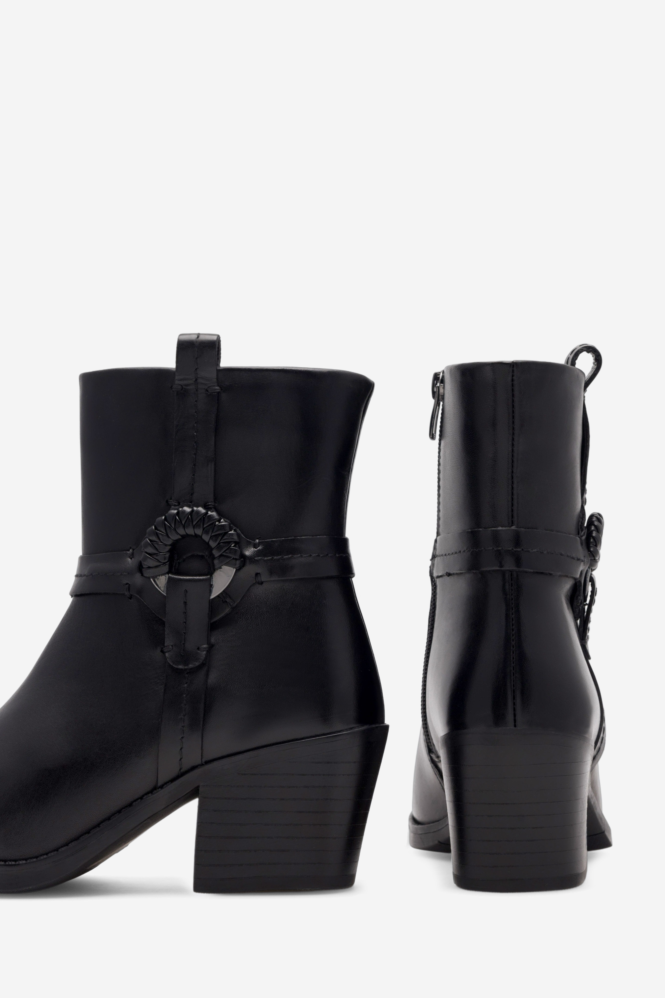 Kotníková obuv ČERNÁ