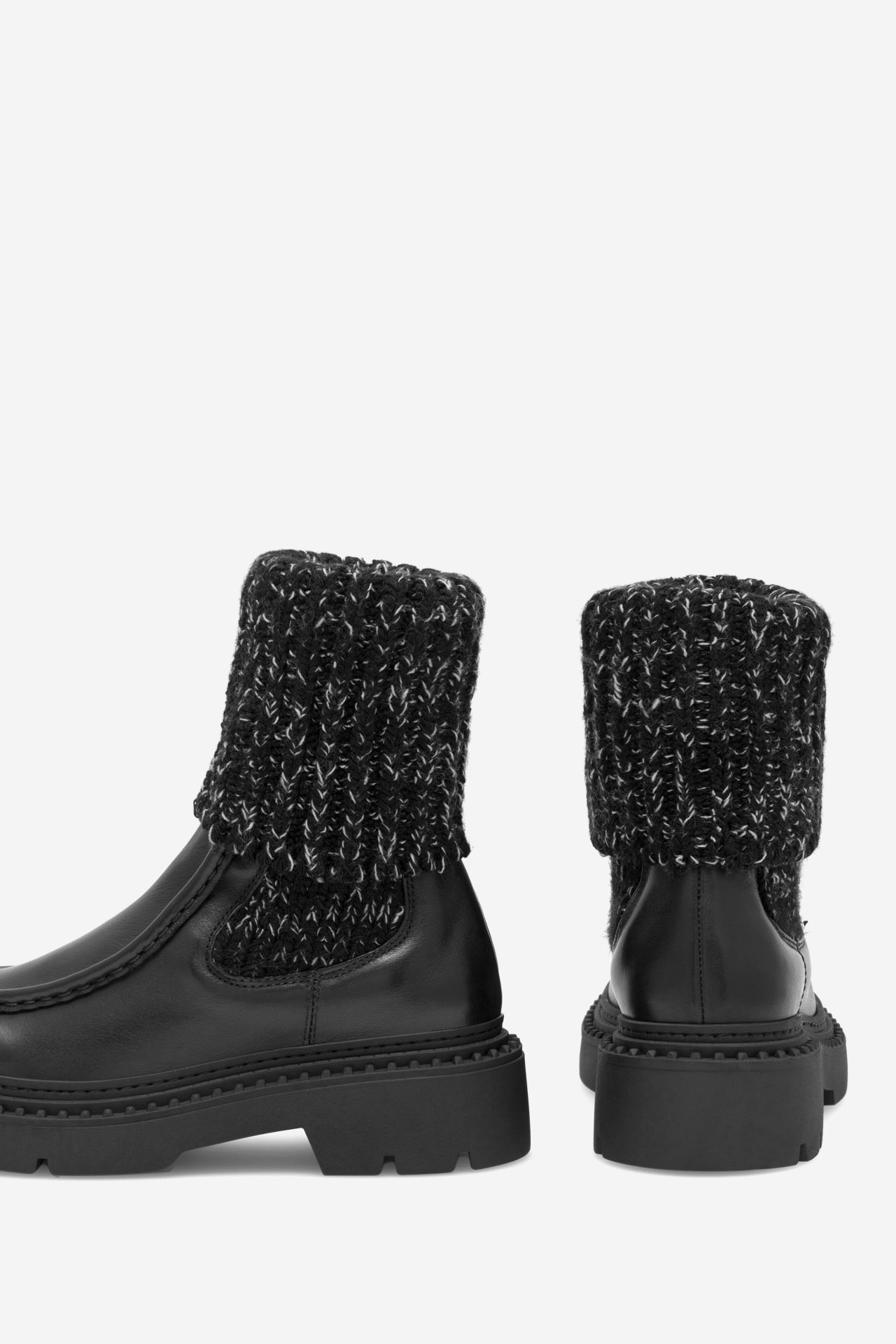 Kotníková obuv ČERNÁ