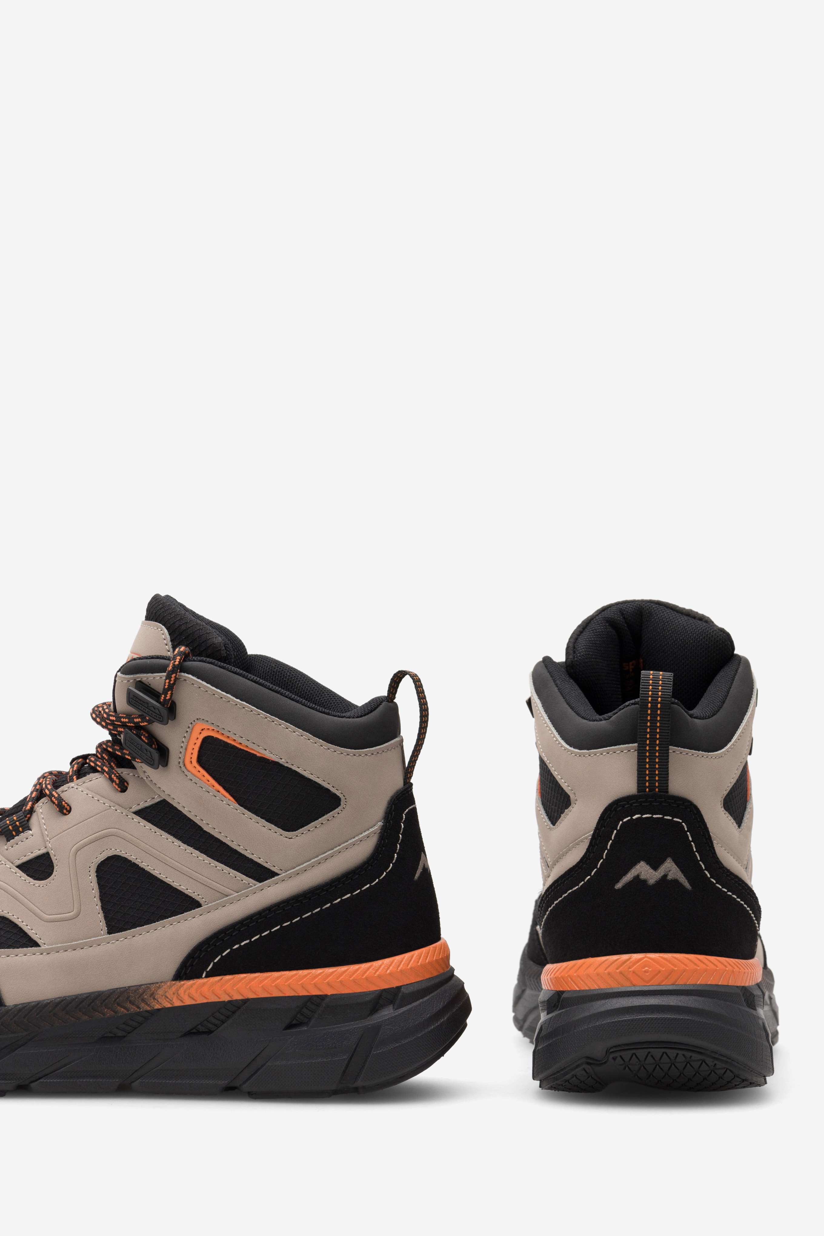 Trekking čevlji Siva