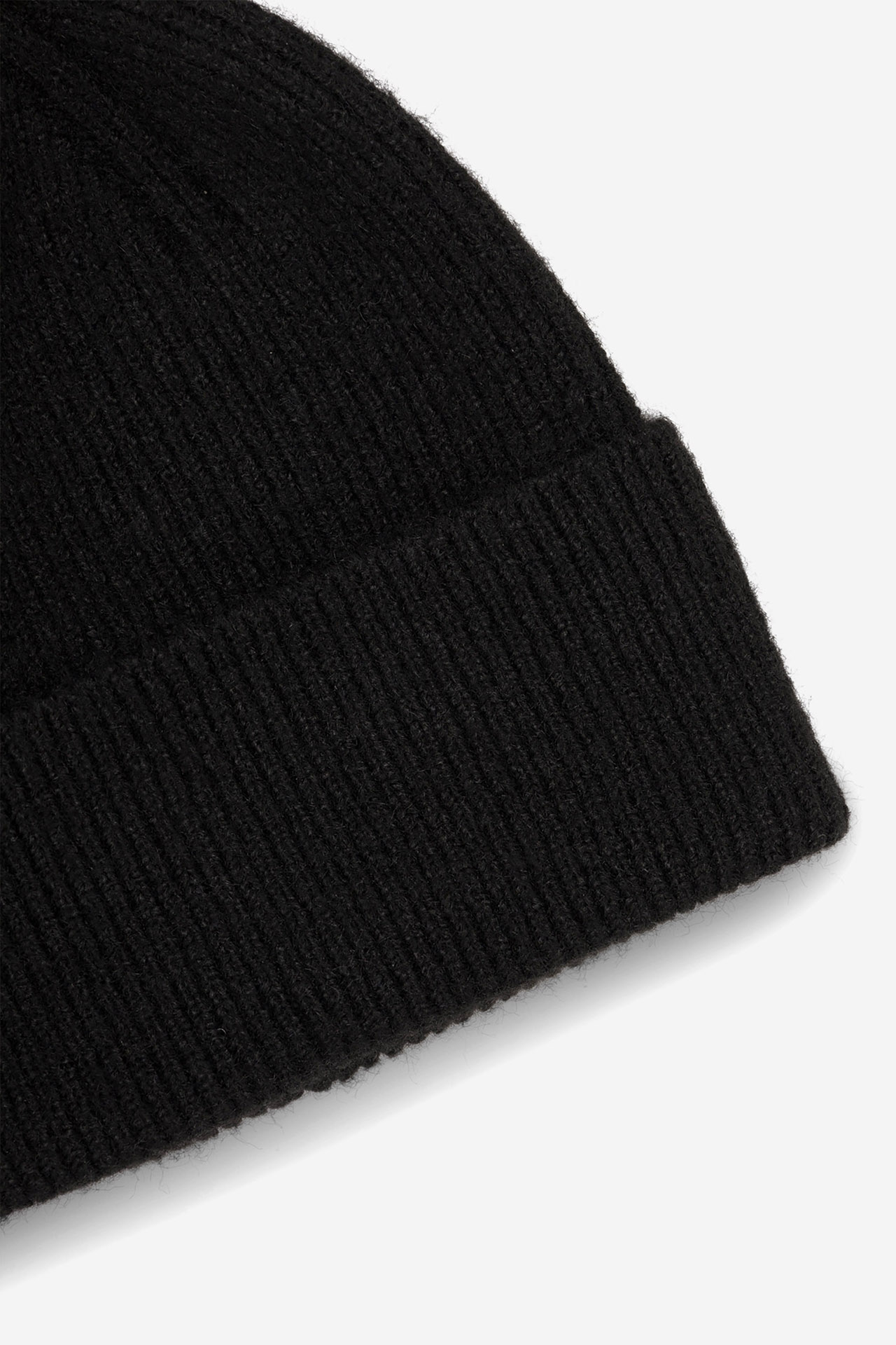 Дамска шапка ЧЕРЕН