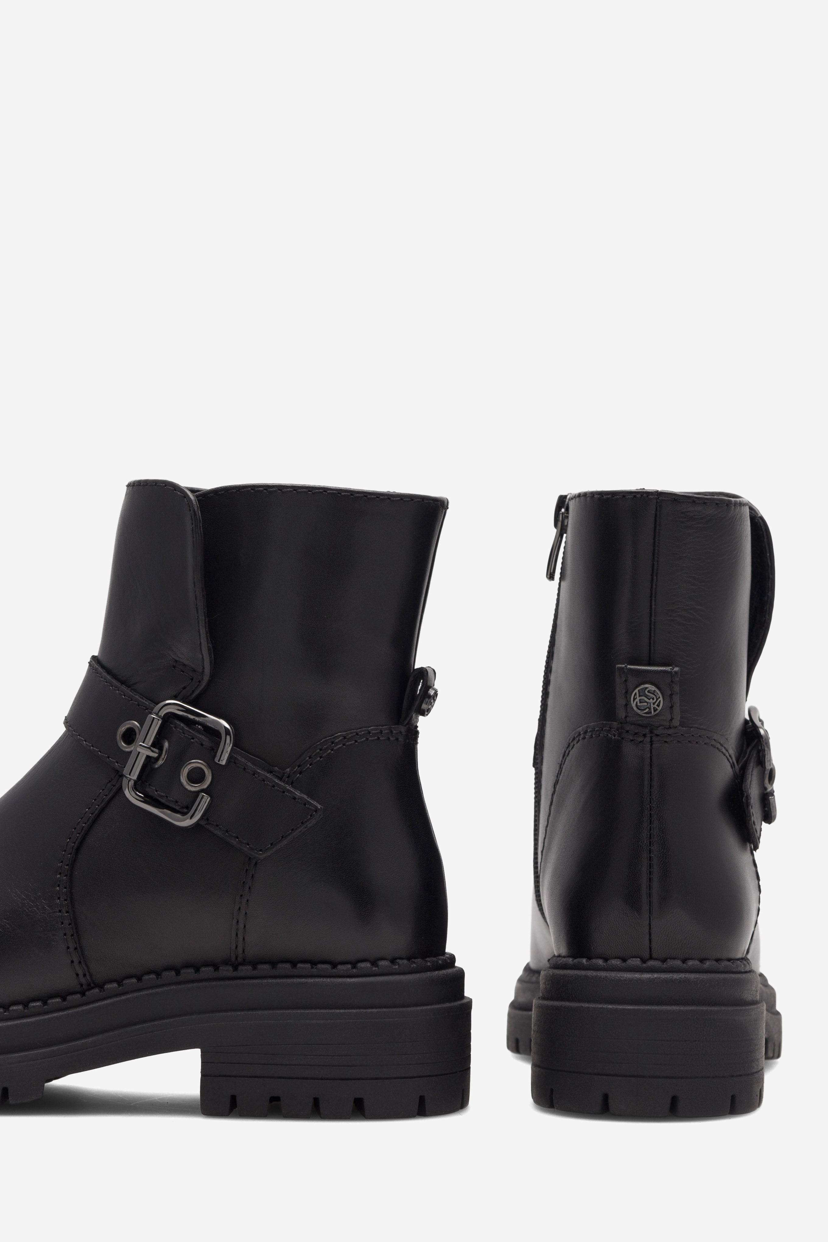 Kotníková obuv ČERNÁ