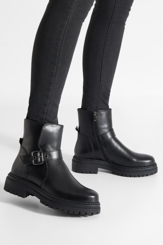 Kotníková obuv ČERNÁ