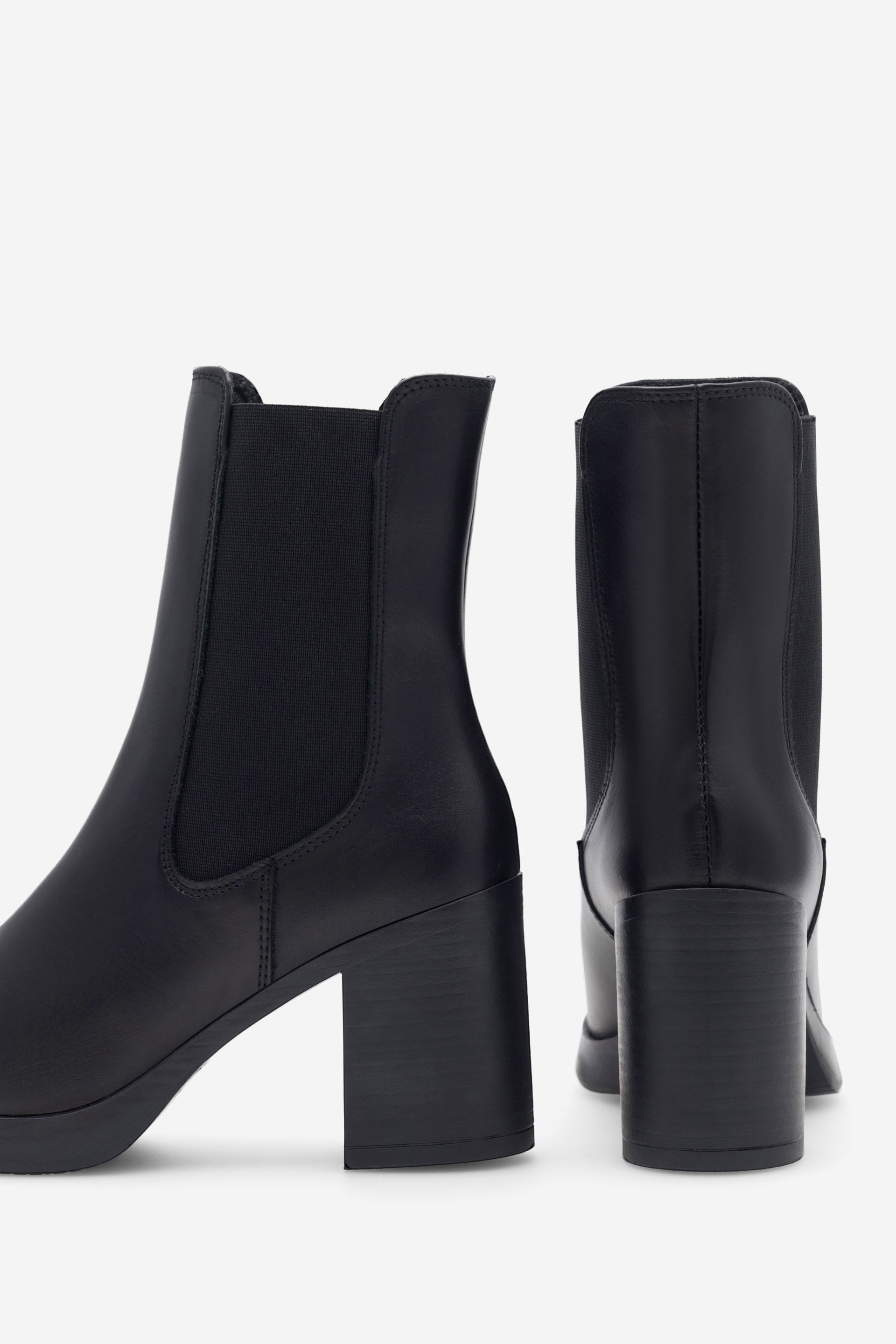 Kotníková obuv ČERNÁ