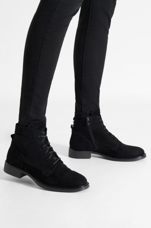 Šněrovací vyšší obuv ČERNÁ