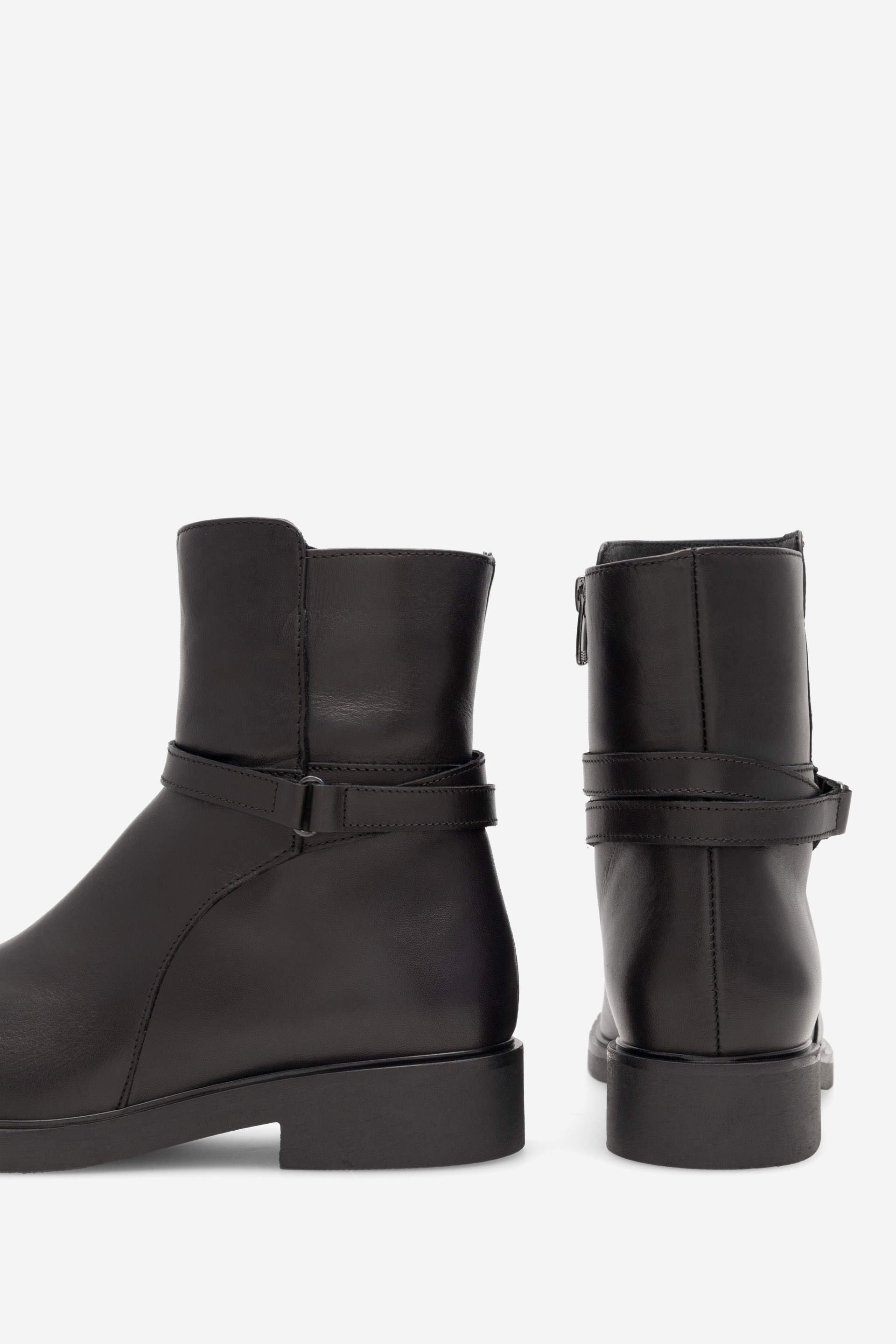 Kotníková obuv ČERNÁ