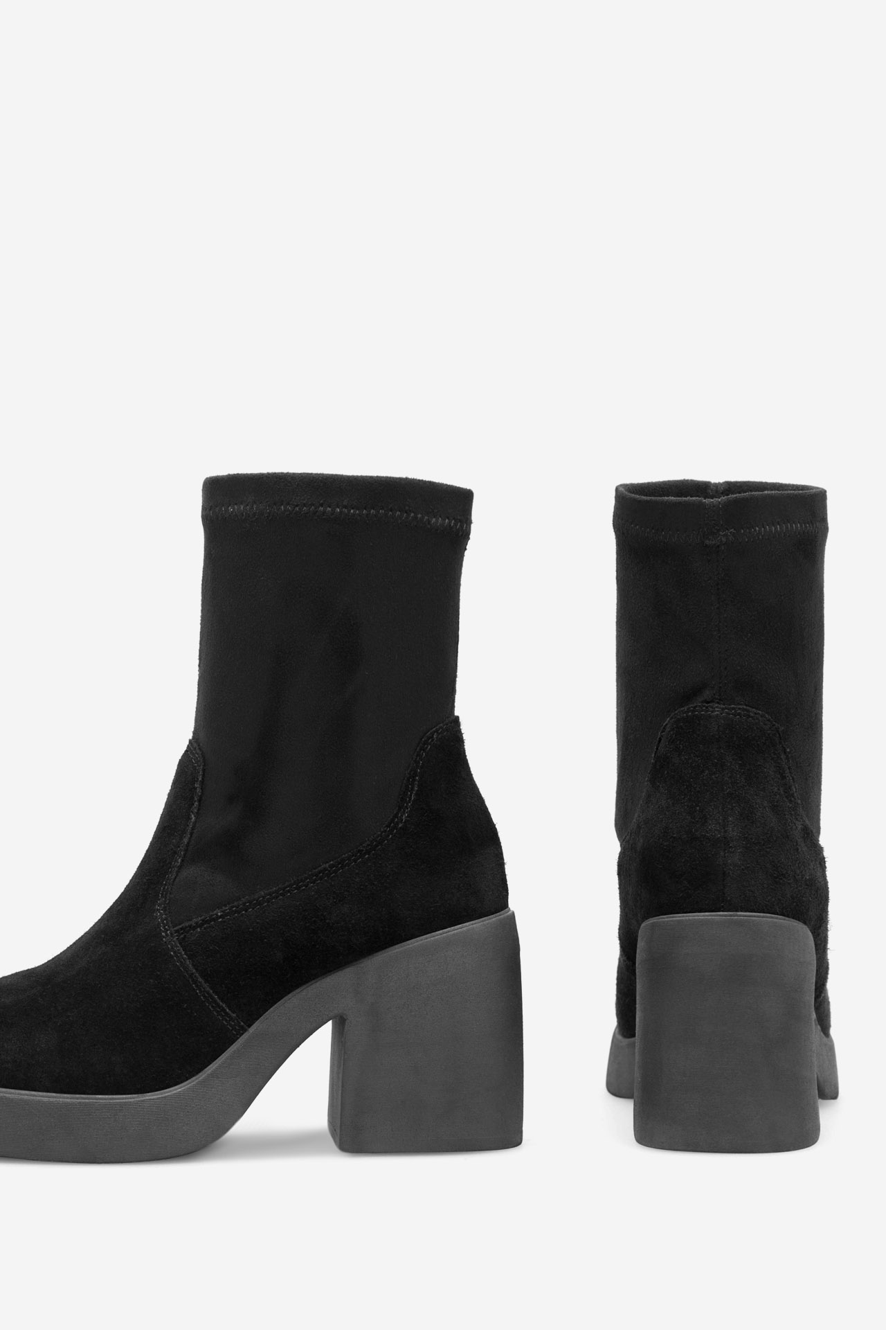 Kotníková obuv ČERNÁ