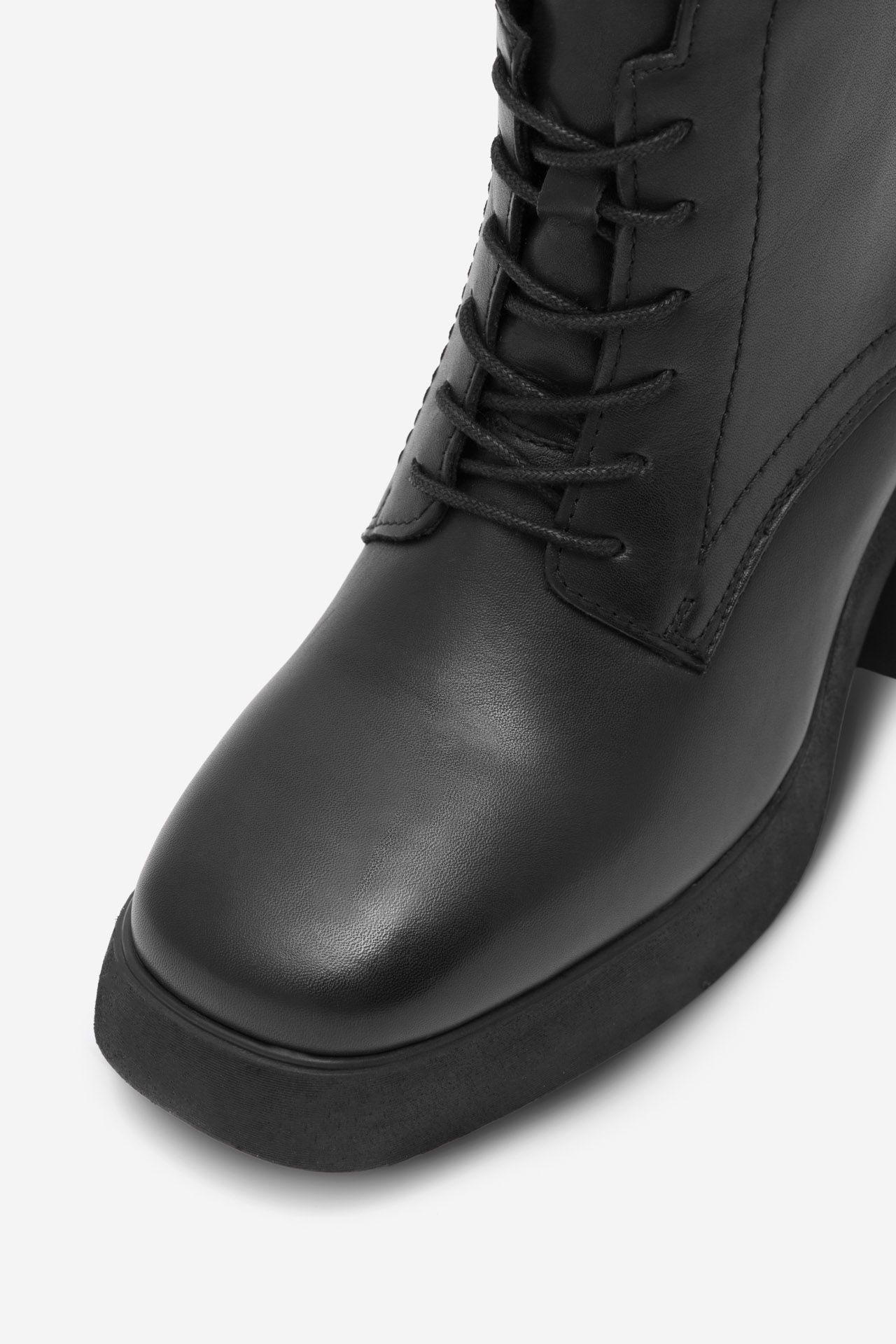 Šněrovací vyšší obuv ČERNÁ