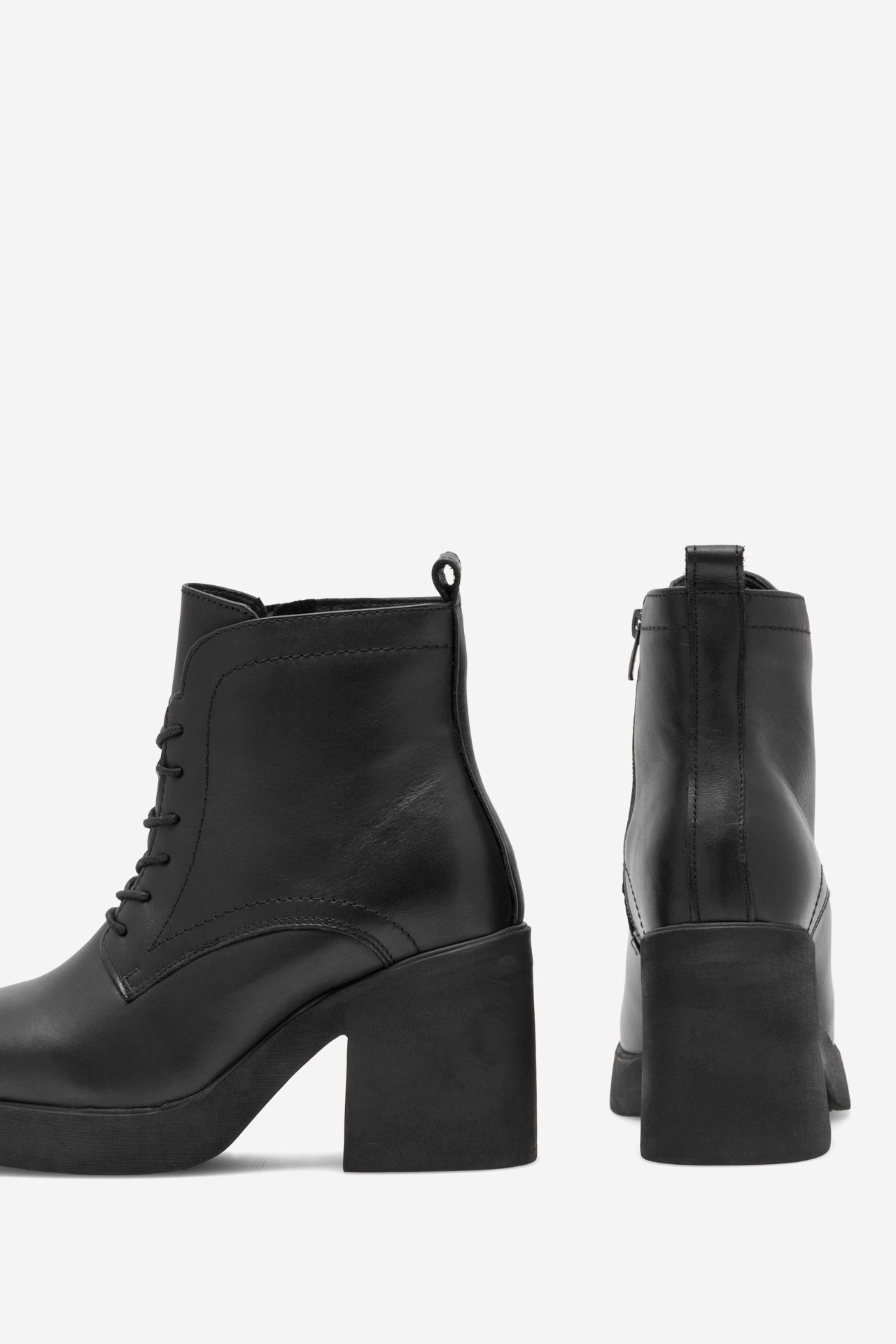 Šněrovací vyšší obuv ČERNÁ