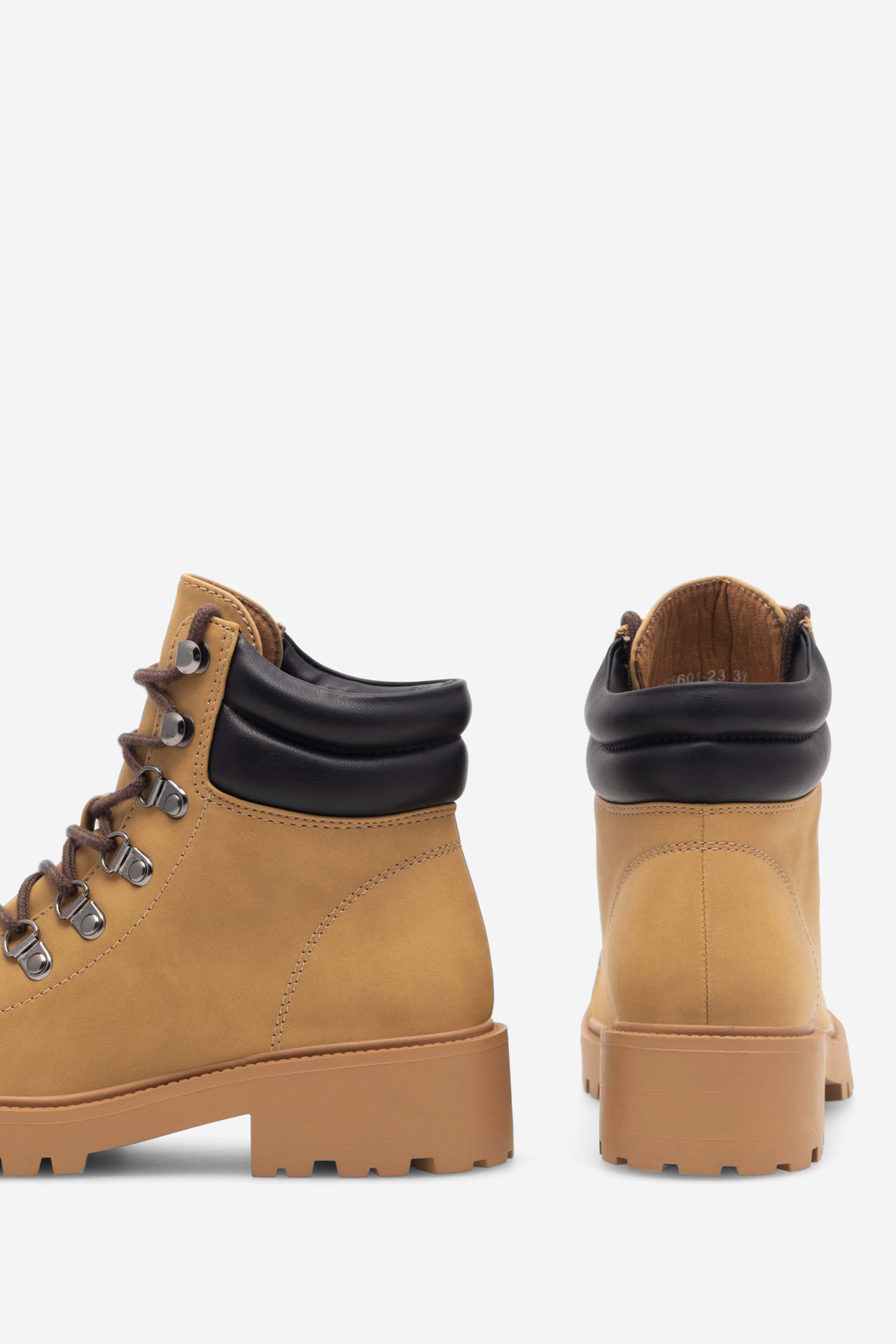 Šněrovací vyšší obuv CAMEL