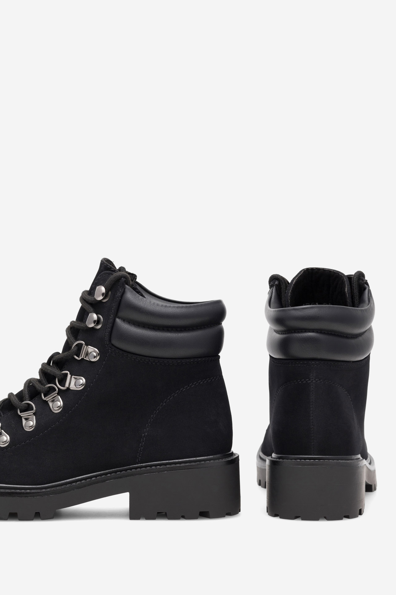 Šněrovací vyšší obuv ČERNÁ