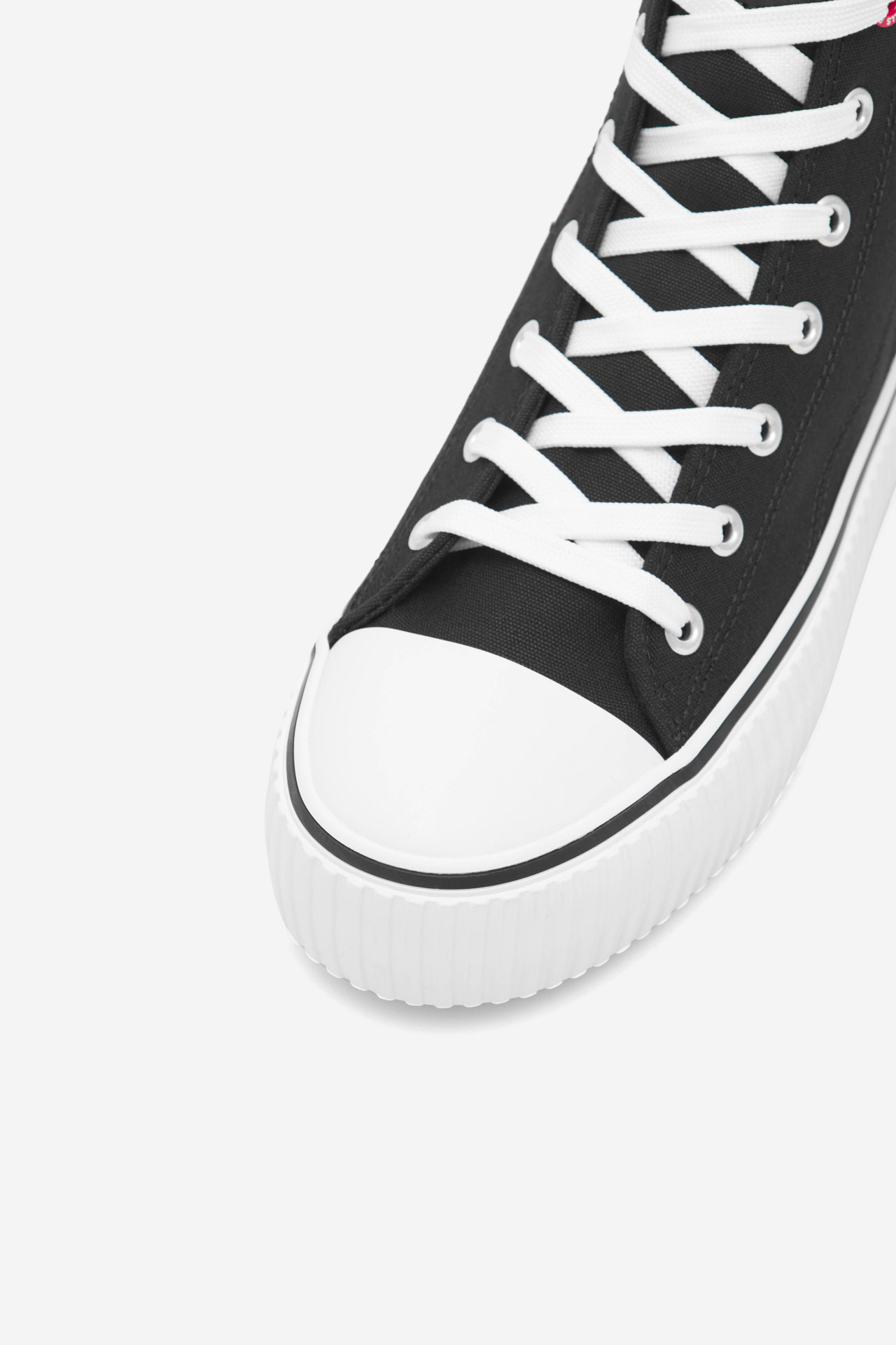 Platnene superge Črna