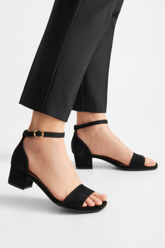 Sandali Črna