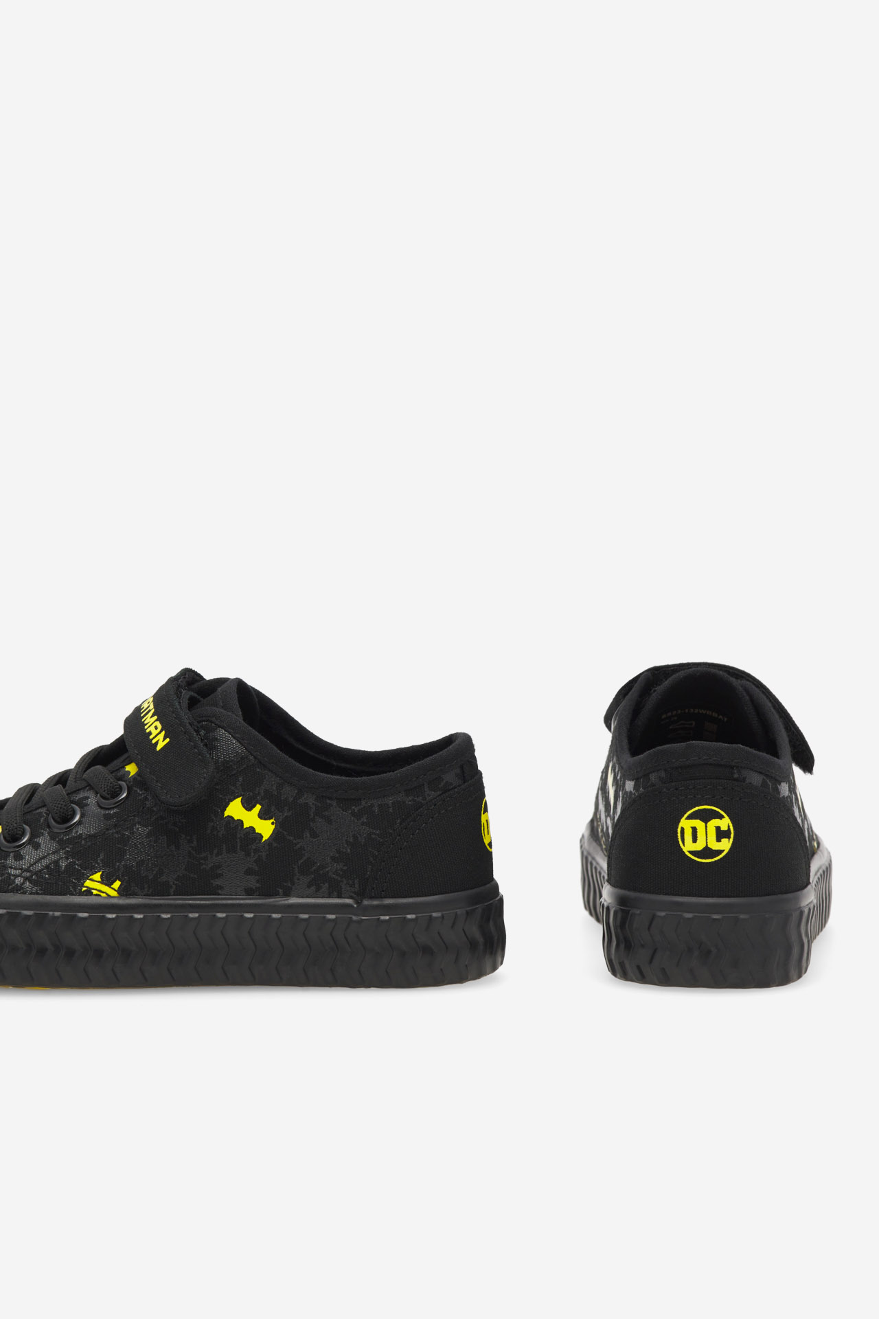 Platnene superge Črna