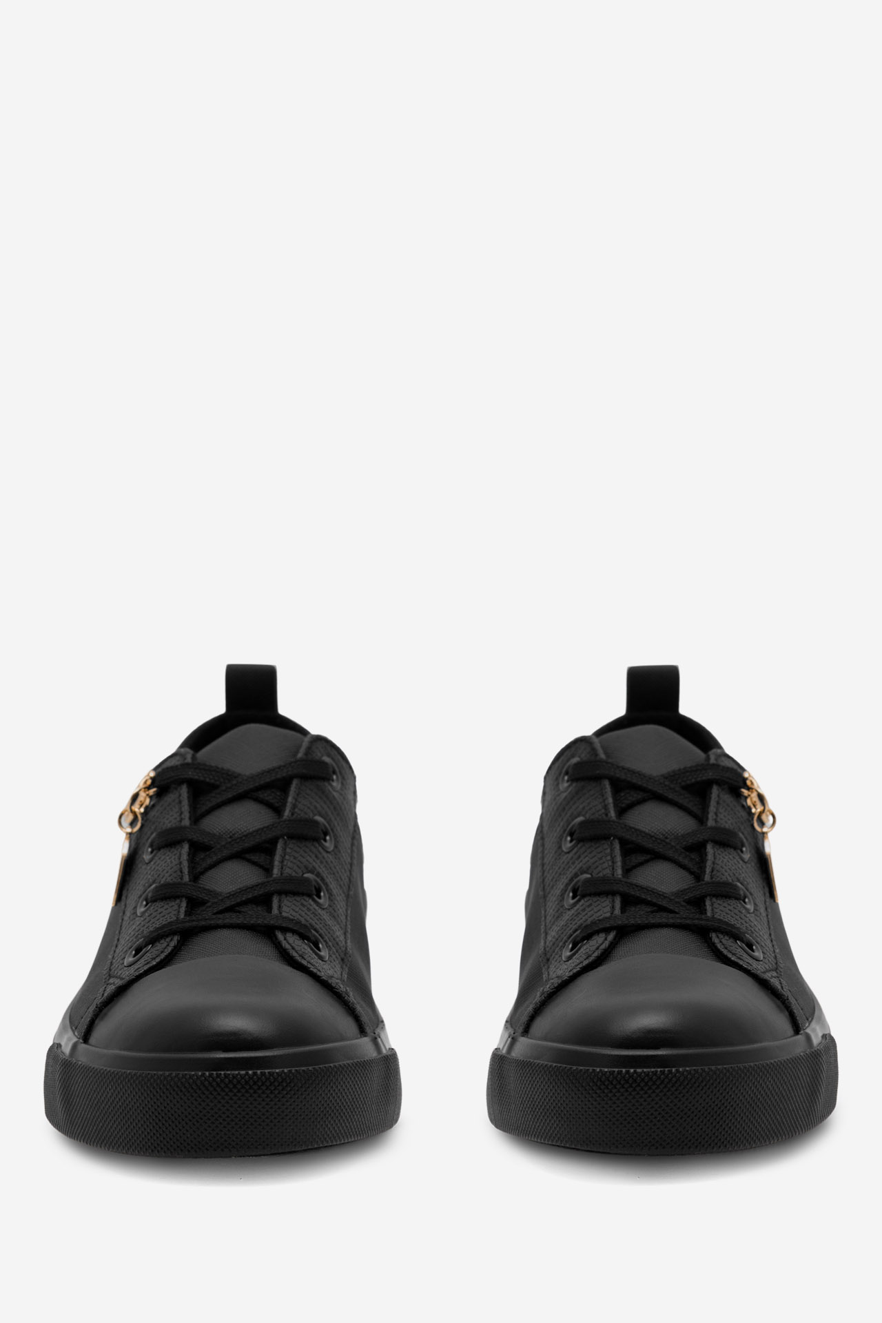 Platnene superge Črna