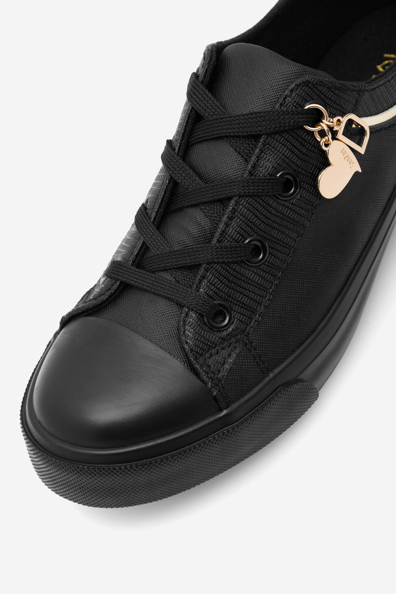 Platnene superge Črna