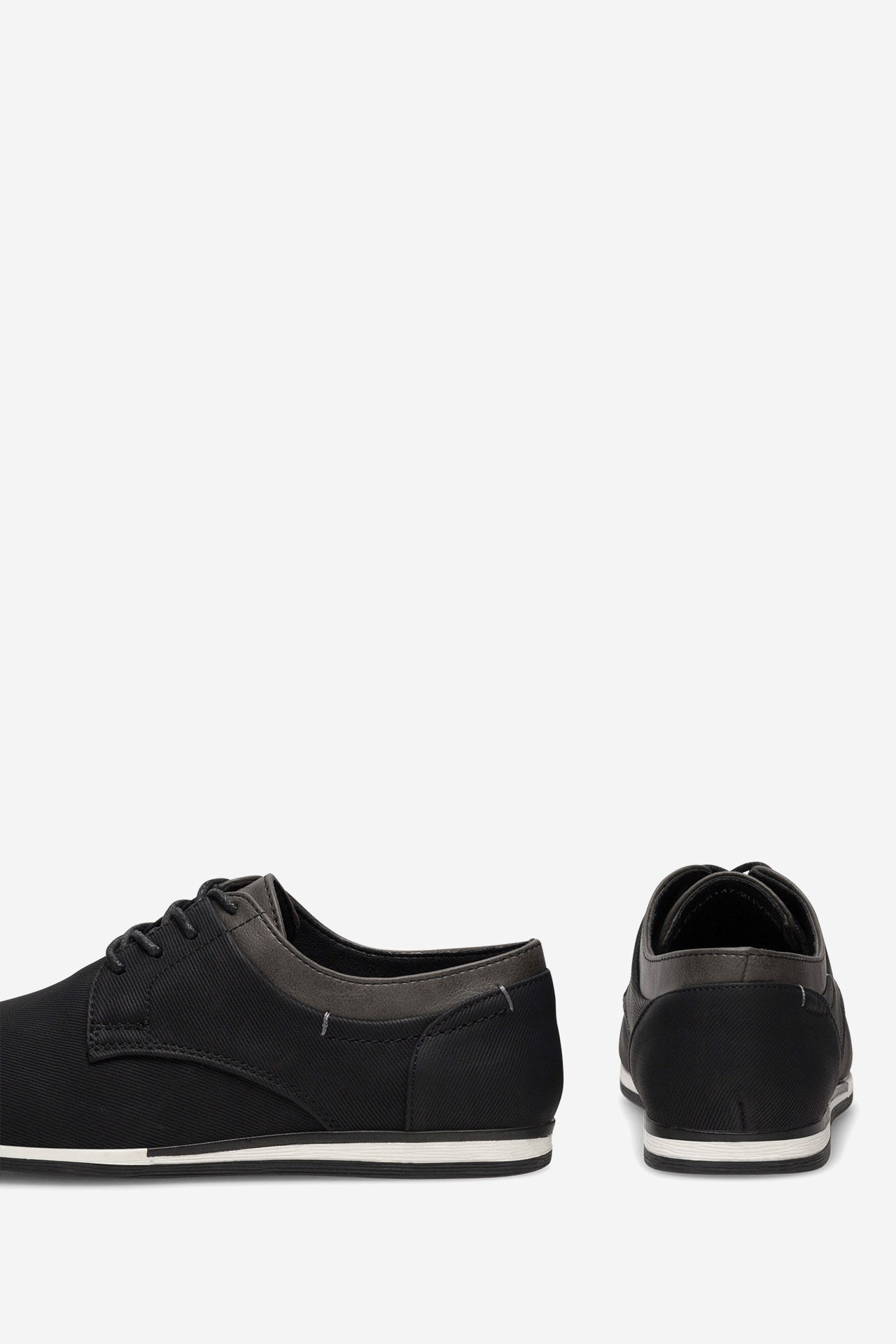 Pantofi închiși NEGRU