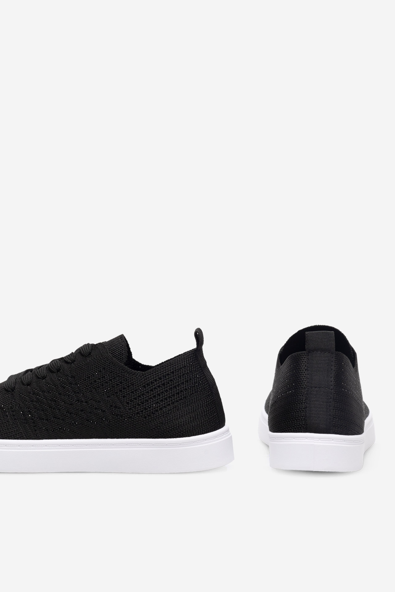 Platnene superge Črna