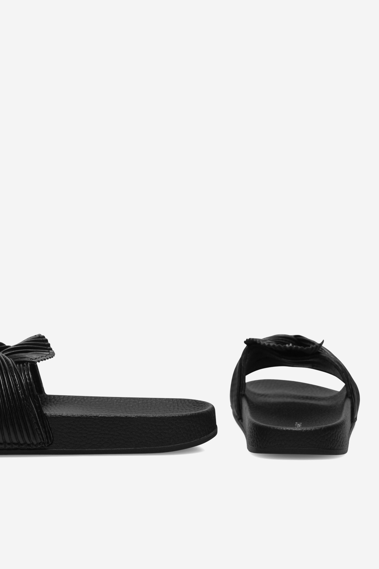 Natikači za bazen Črna