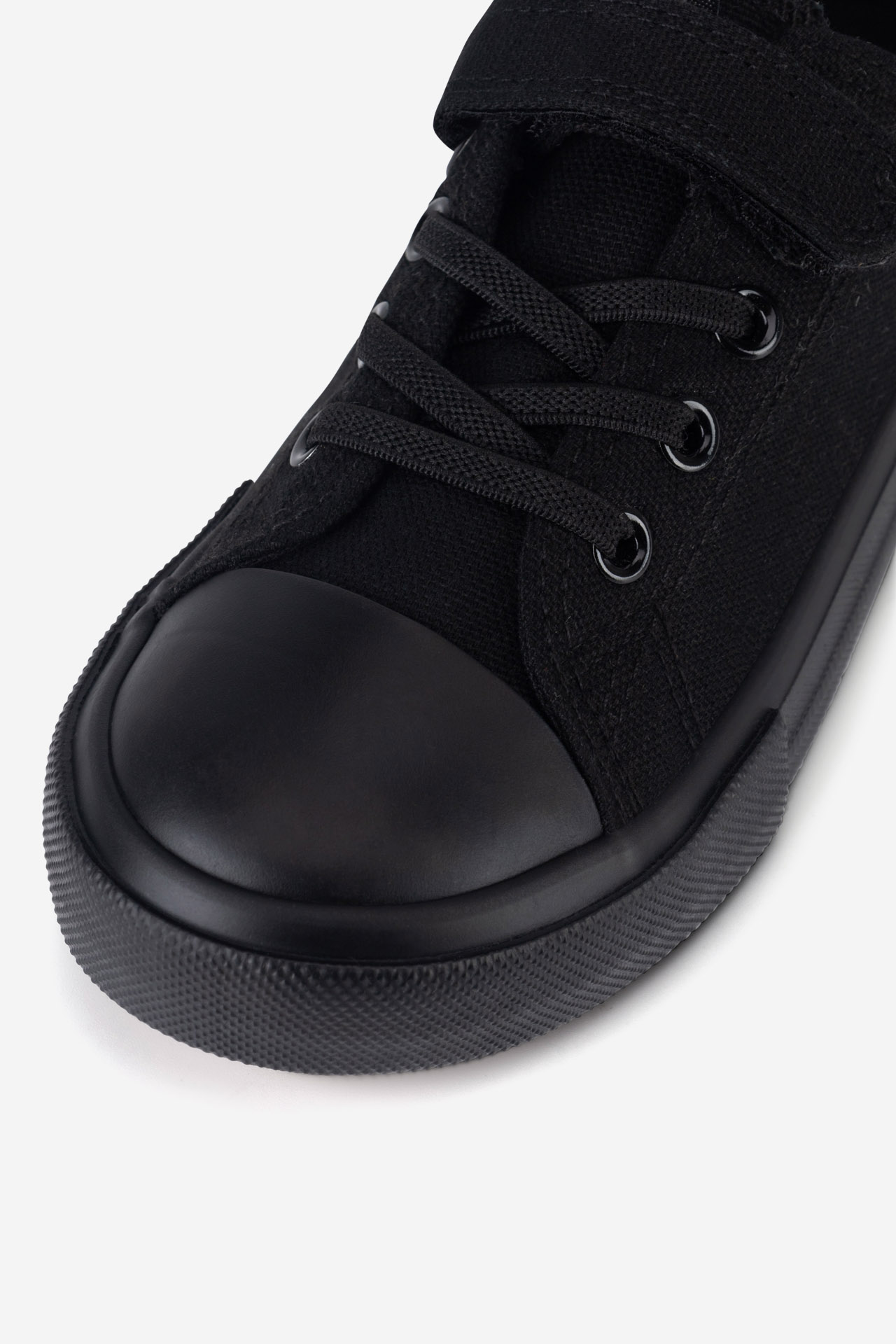 Platnene superge Črna