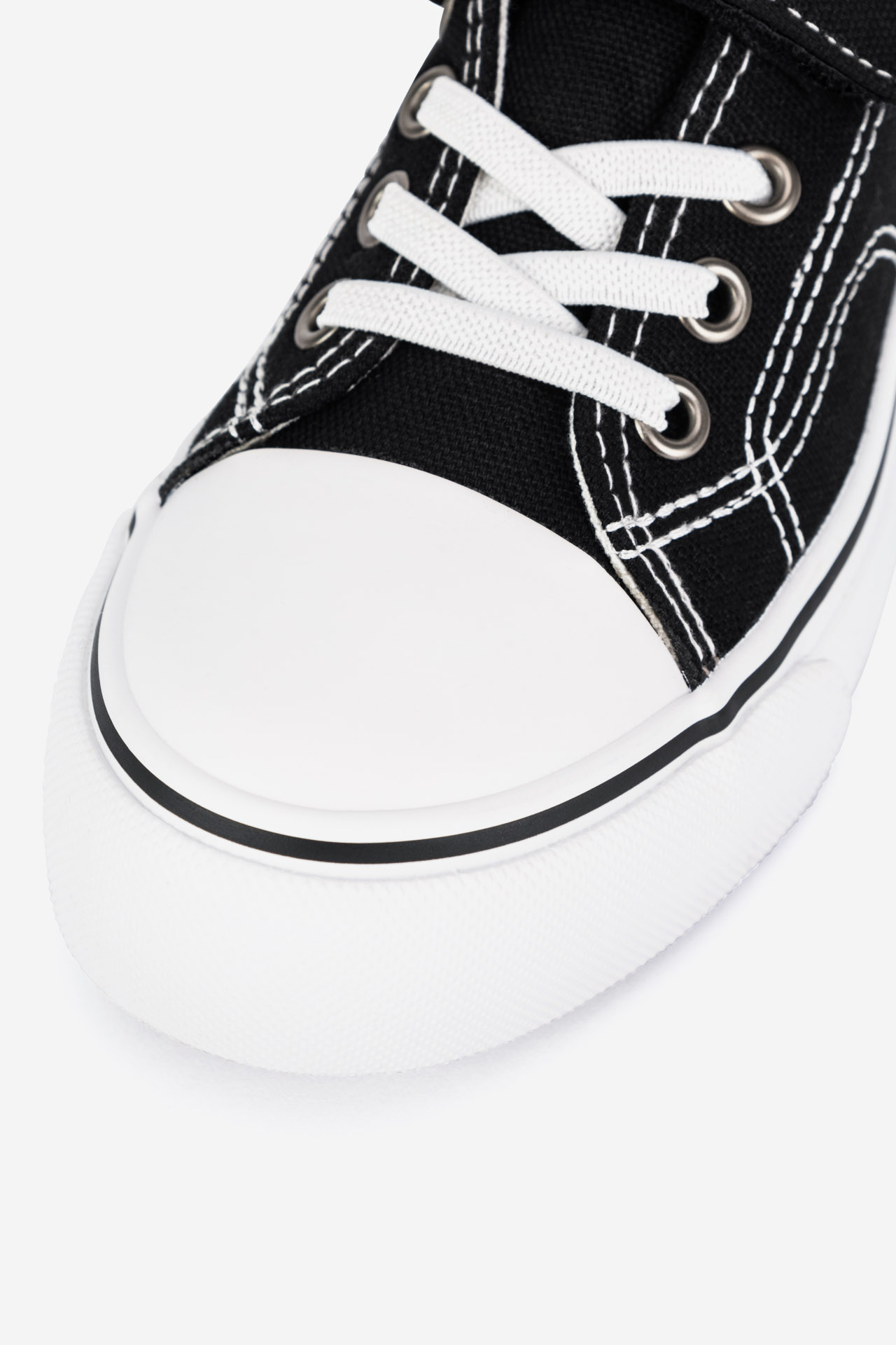 Platnene superge Bela